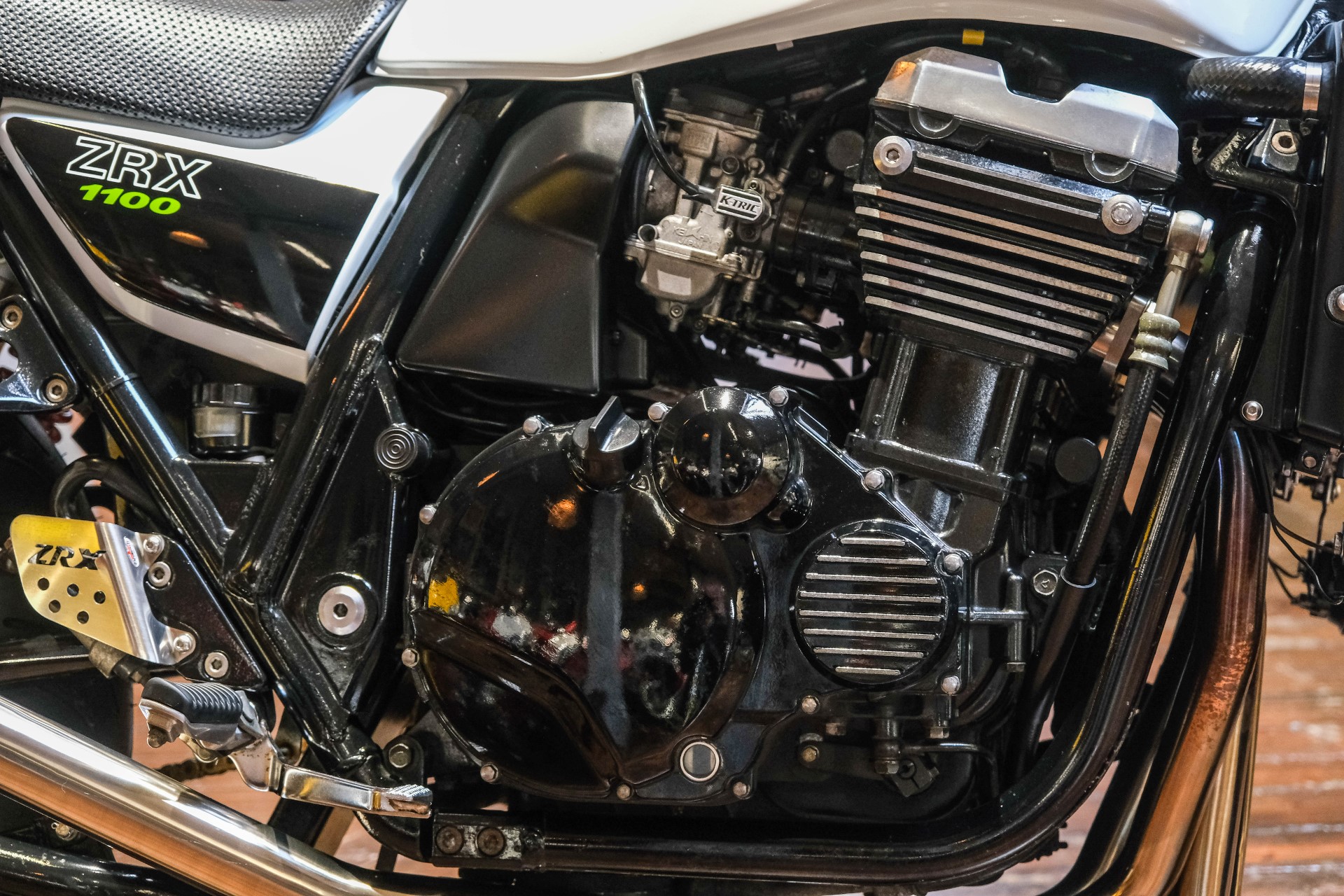Kawasaki ZRX1100タンクC2 ZRX1100/II(ZR1100C/D) -since 1996- - バイクの系譜