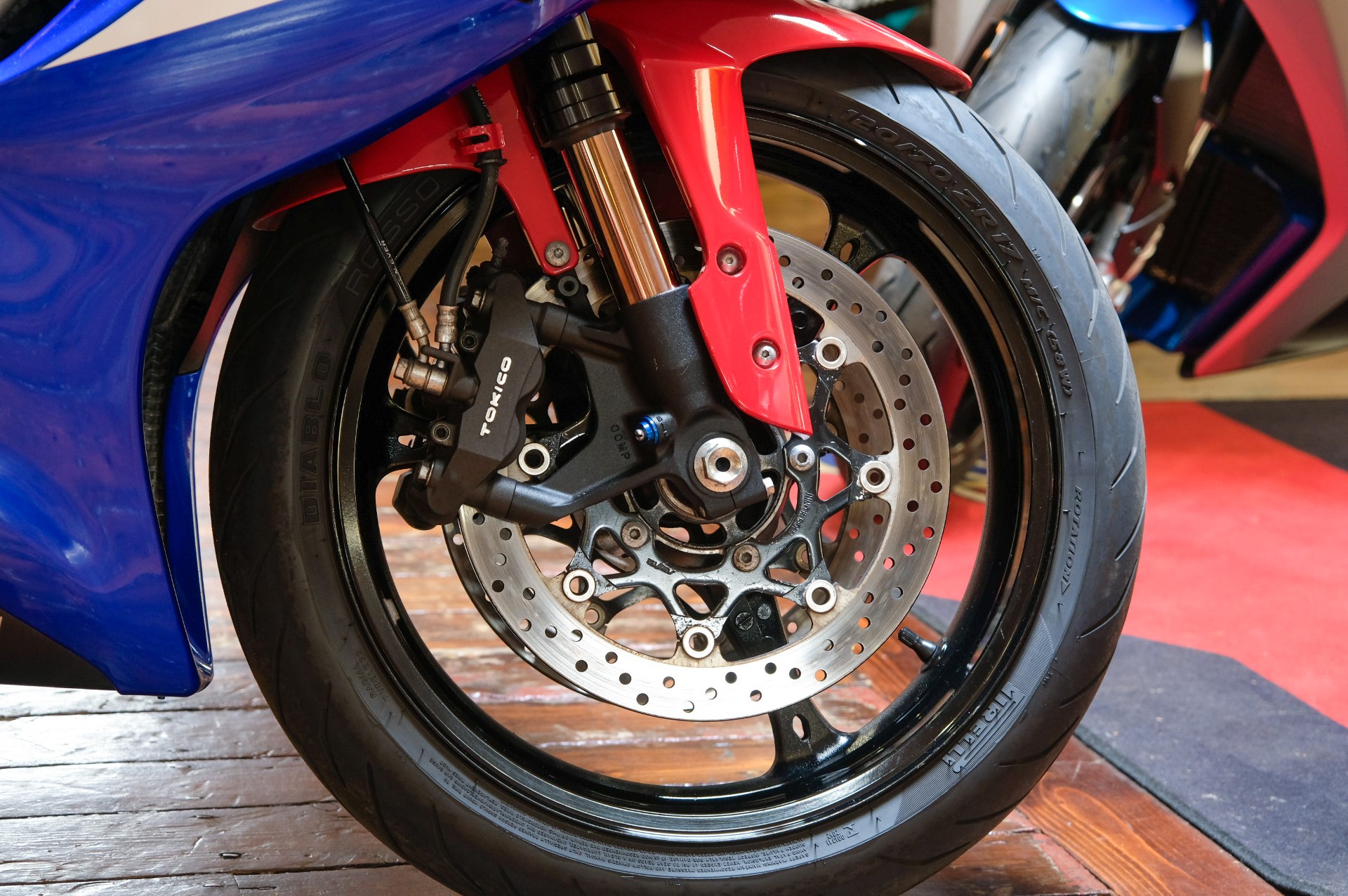 GSXR600/1000用TOKICO　TYPE-C (フロント)2セット GSXR600/1000用TOKICO TYPE-C (フロント)2セット - メルカリ