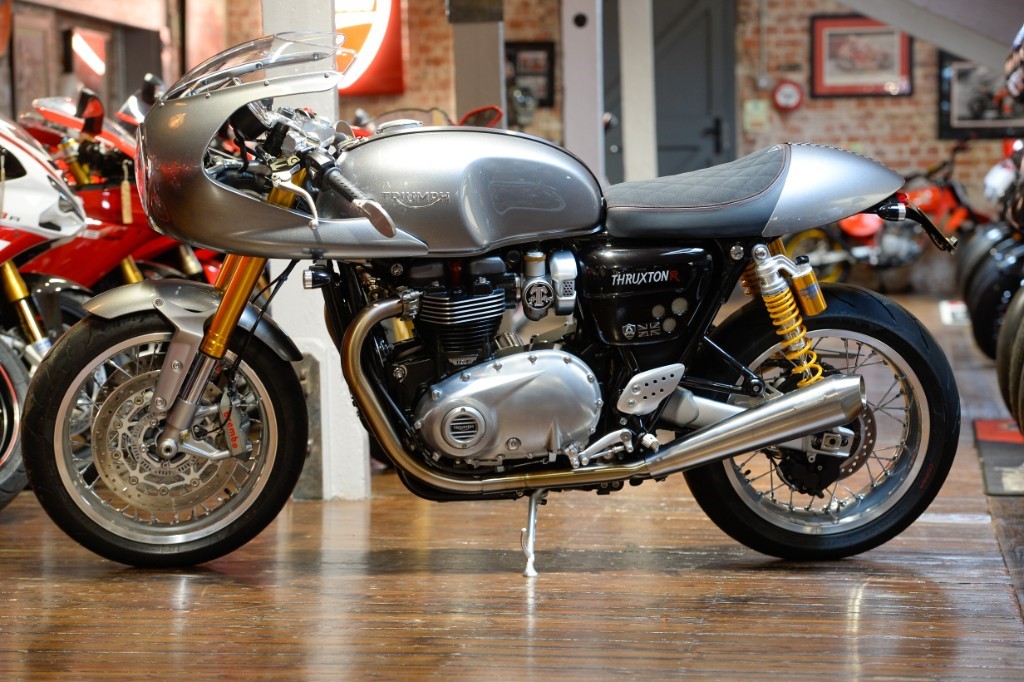 Triumph thruxton 1200 r cafe deals racer