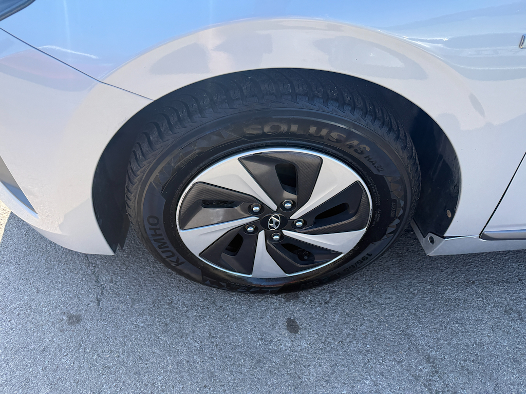 2016 66 HYUNDAI IONIQ