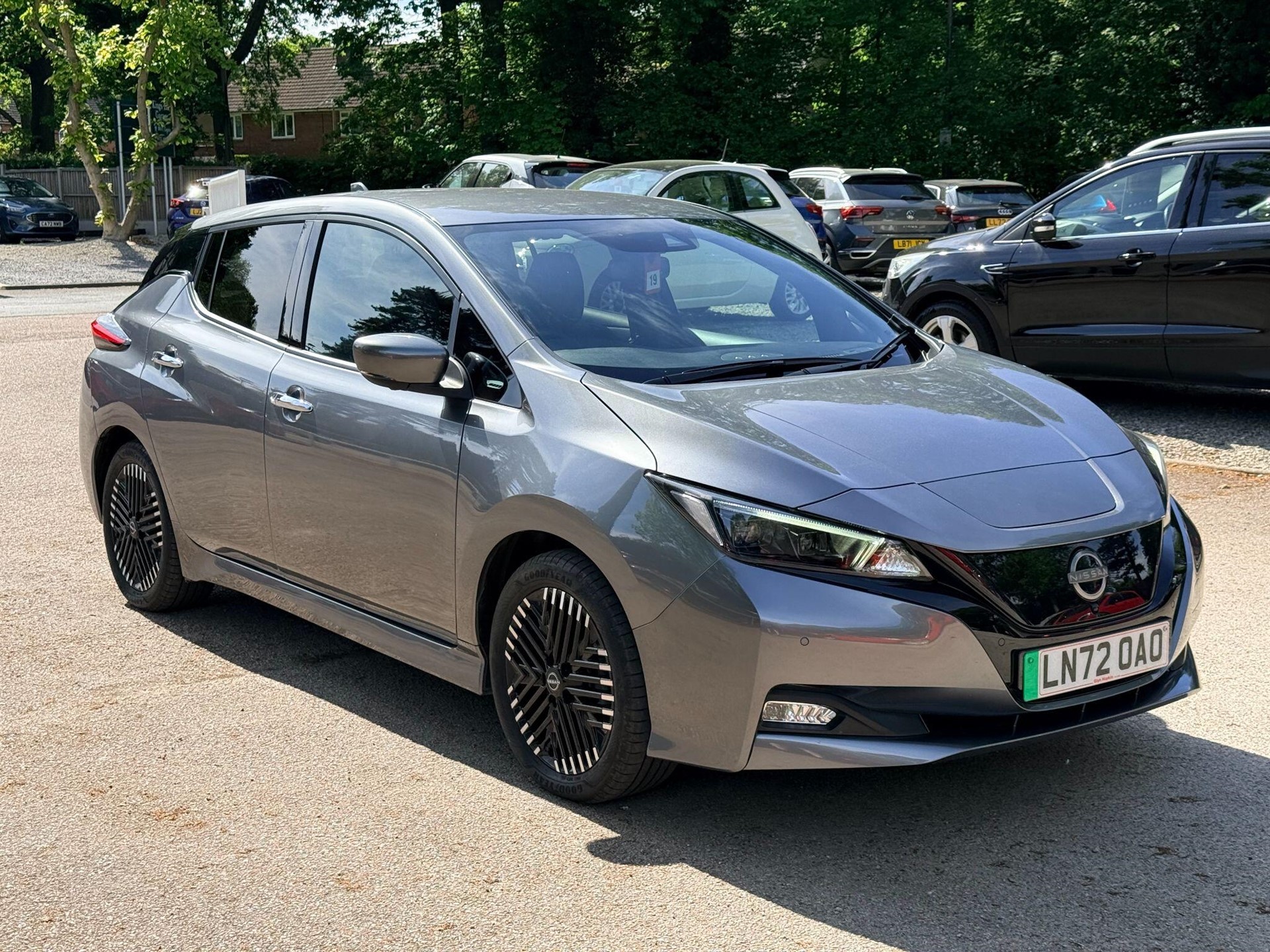 2022 NISSAN LEAF