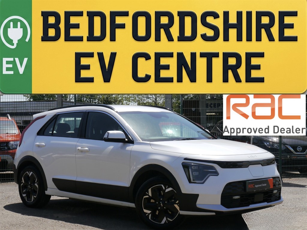 Pearl White 2023 Kia e Niro EV 2 64 Hatchback Front-wheel drive Automatic