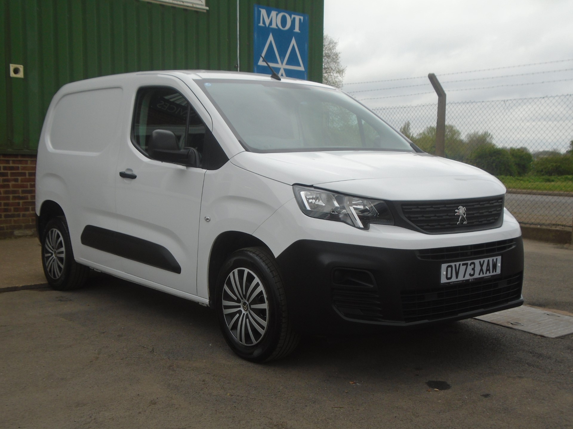 Used Peugeot Partner BLUEHDI PROFESSIONAL PREMIUM PLUS L1 for sale in ...