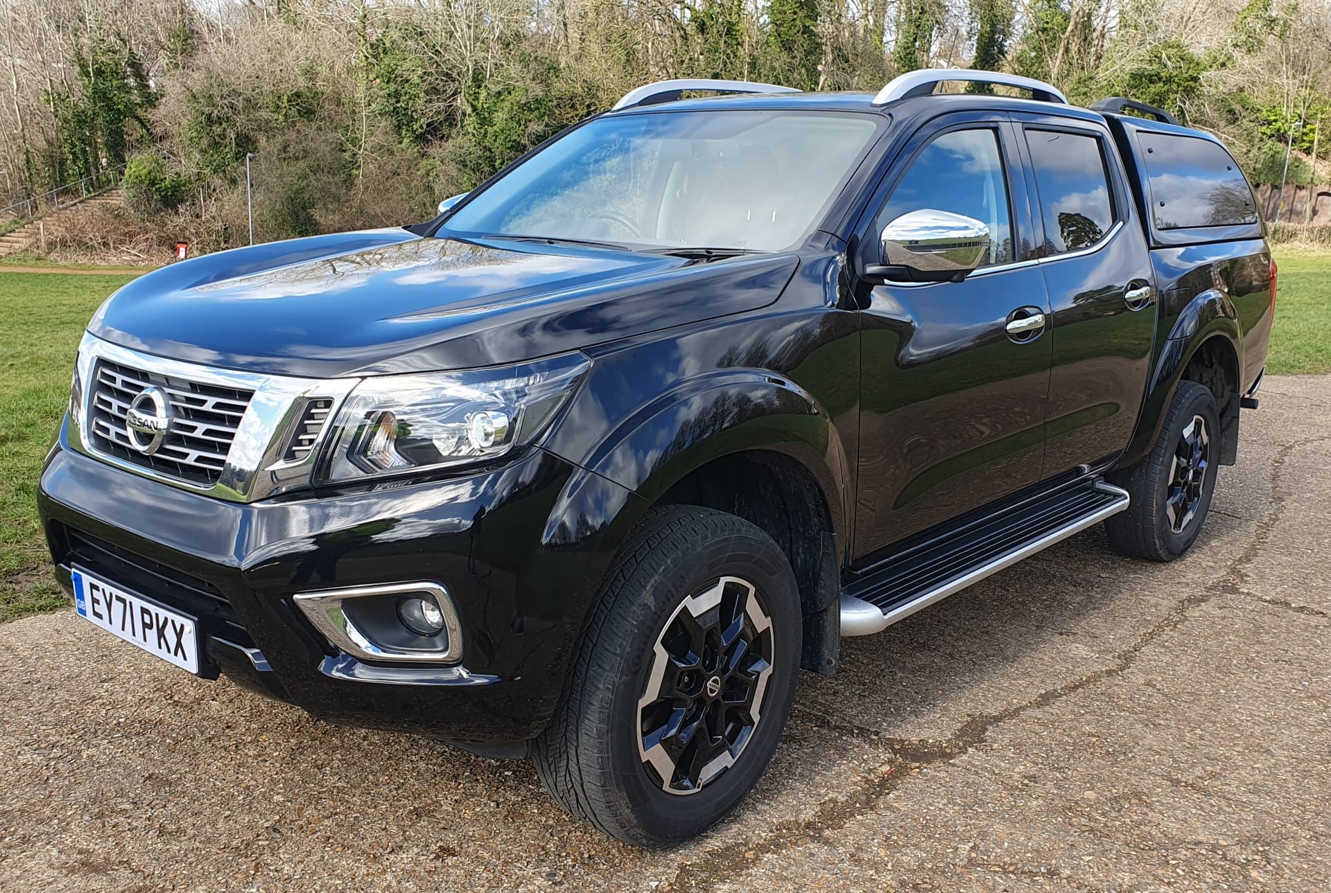 nissan navara car sales