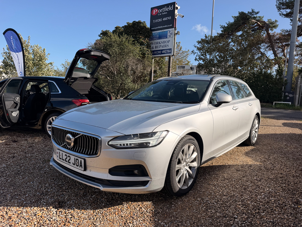 2022 Volvo V90