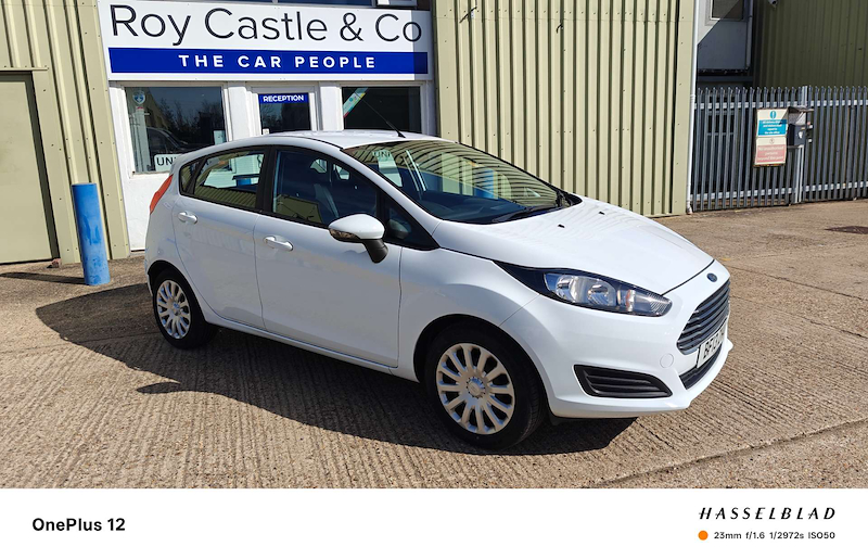 2013 FORD FIESTA 1.25 STYLE HATCHBACK PETROL MANUAL EURO 5 ULEZ COMPLIANT 5,995 YEAR 2013... photo