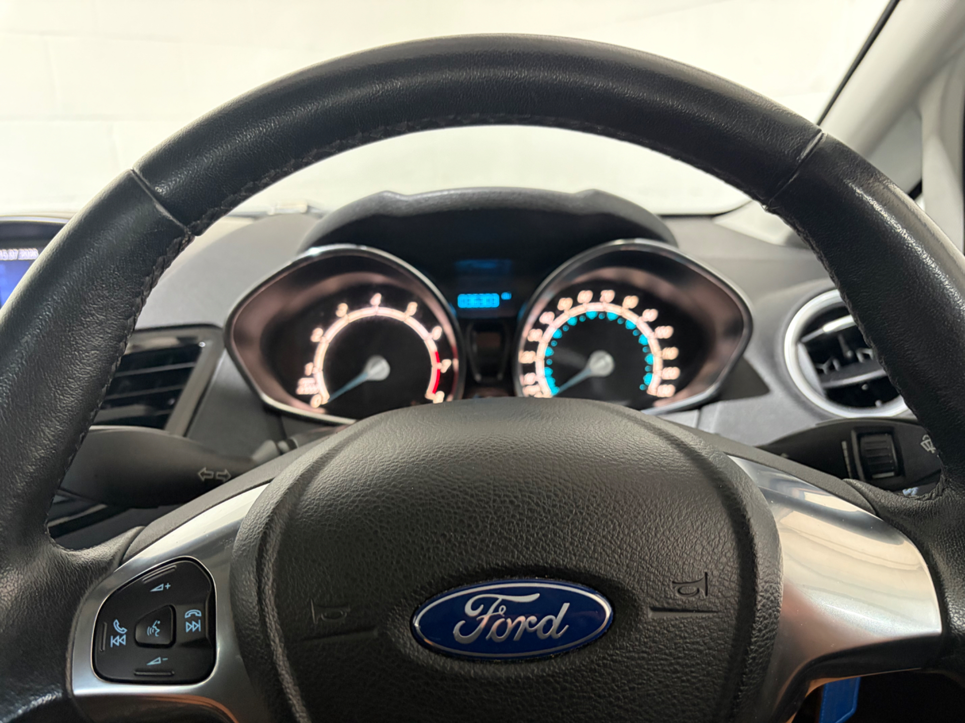 2016 Ford Fiesta thumbnail 18