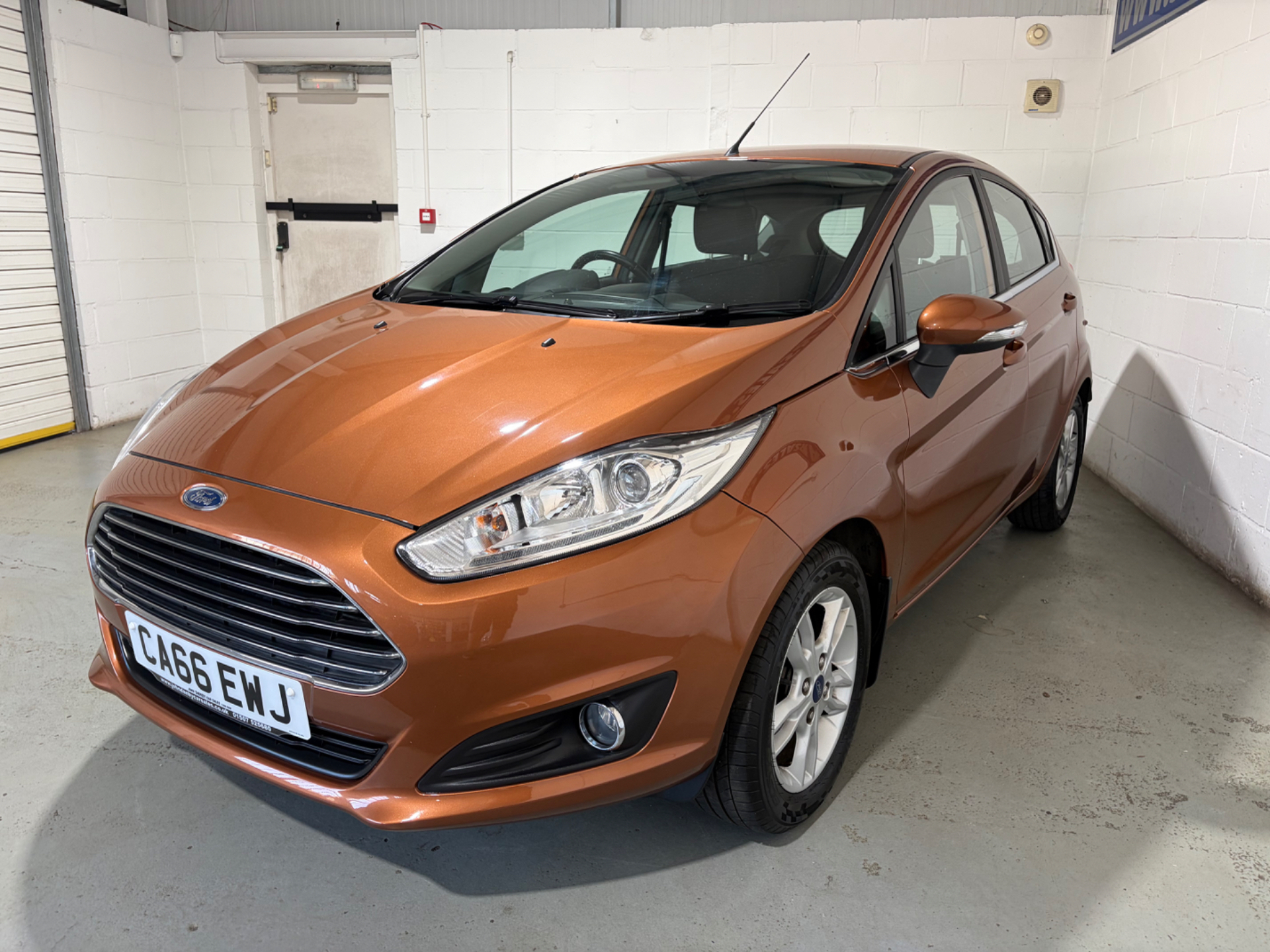 2016 Ford Fiesta thumbnail 4