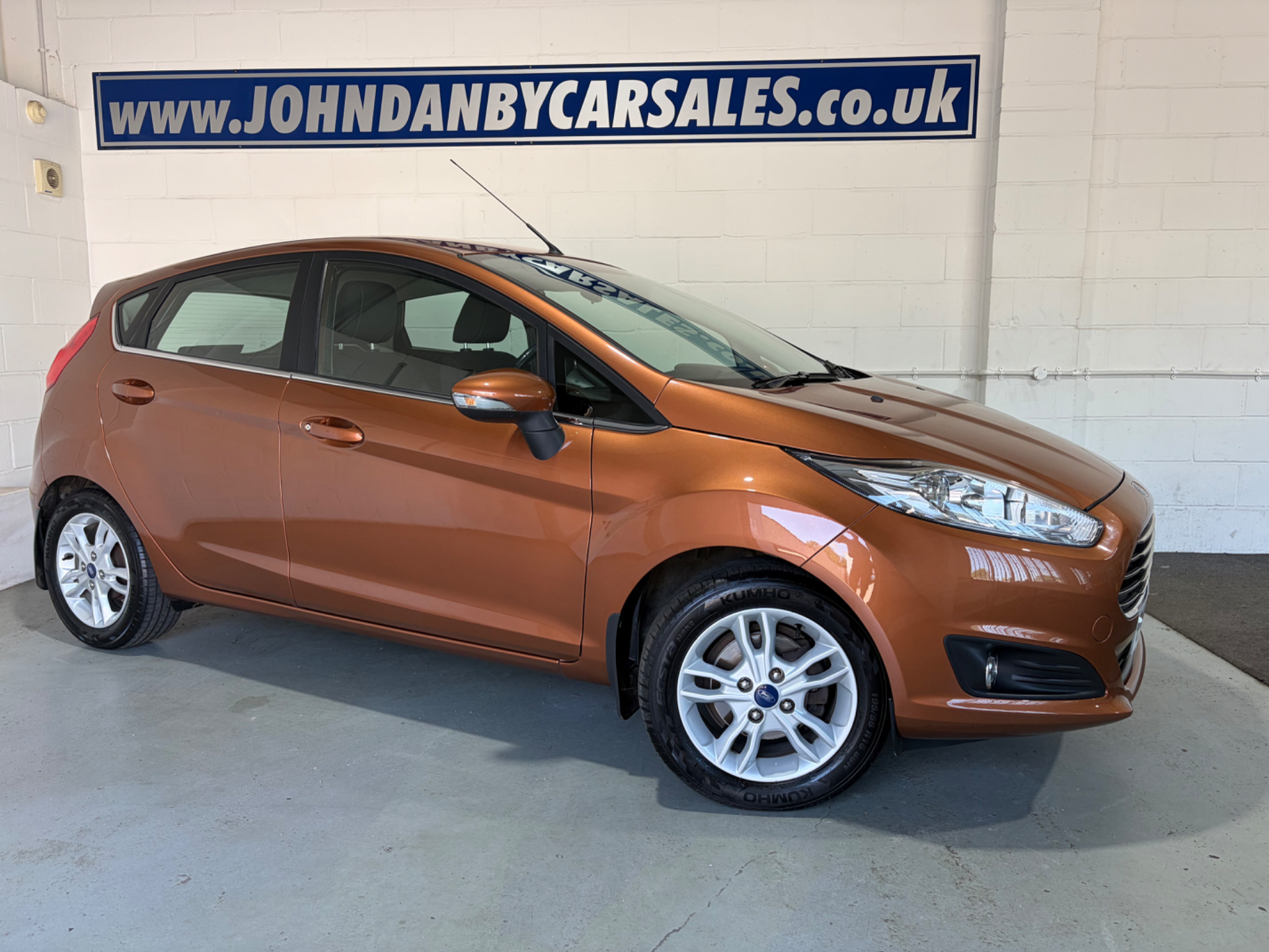 2016 Ford Fiesta — photo 1 of 5