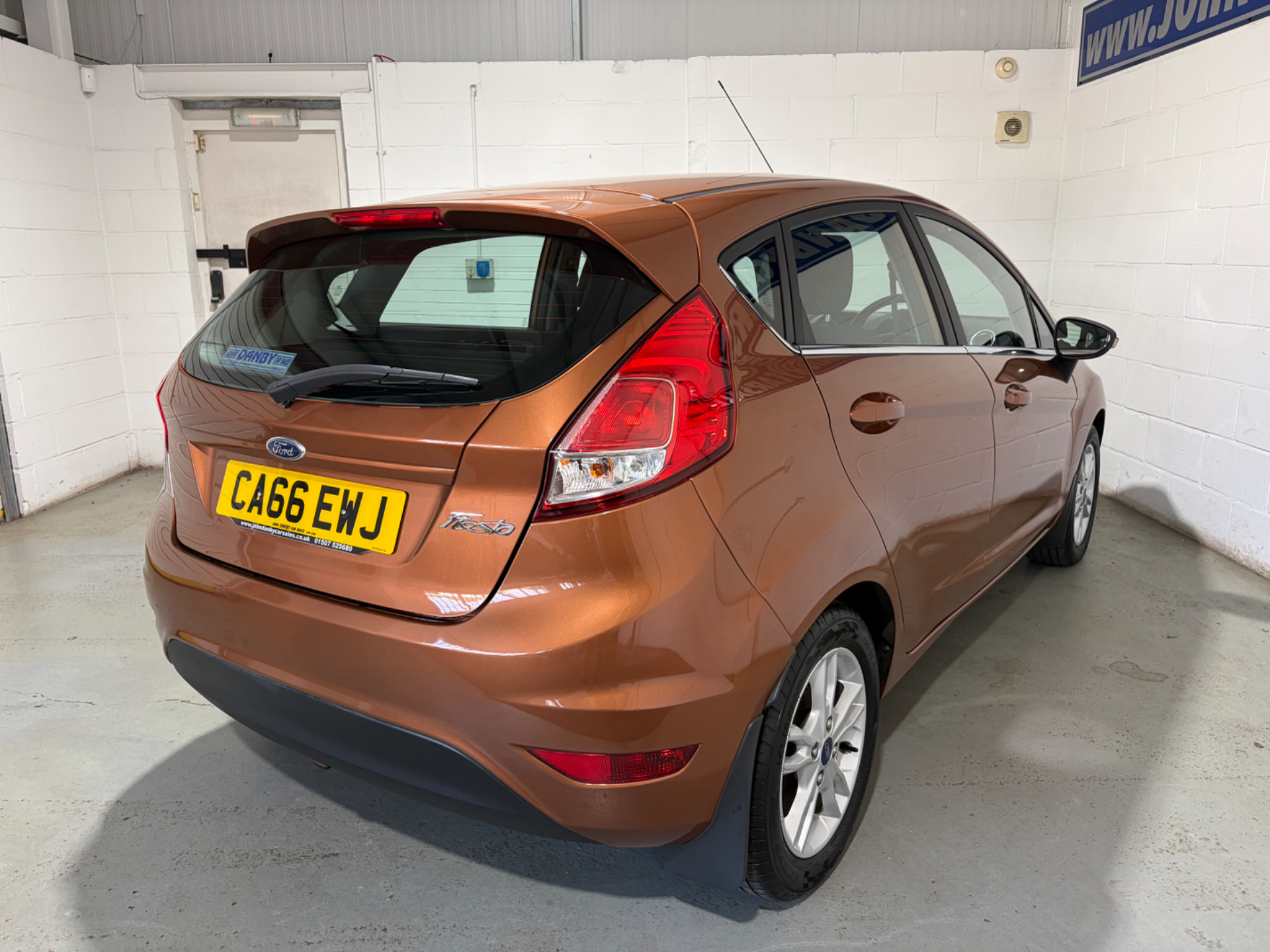 2016 Ford Fiesta thumbnail 9
