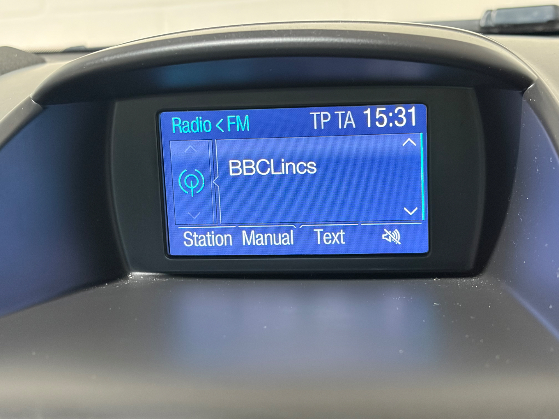 2016 Ford Fiesta thumbnail 23