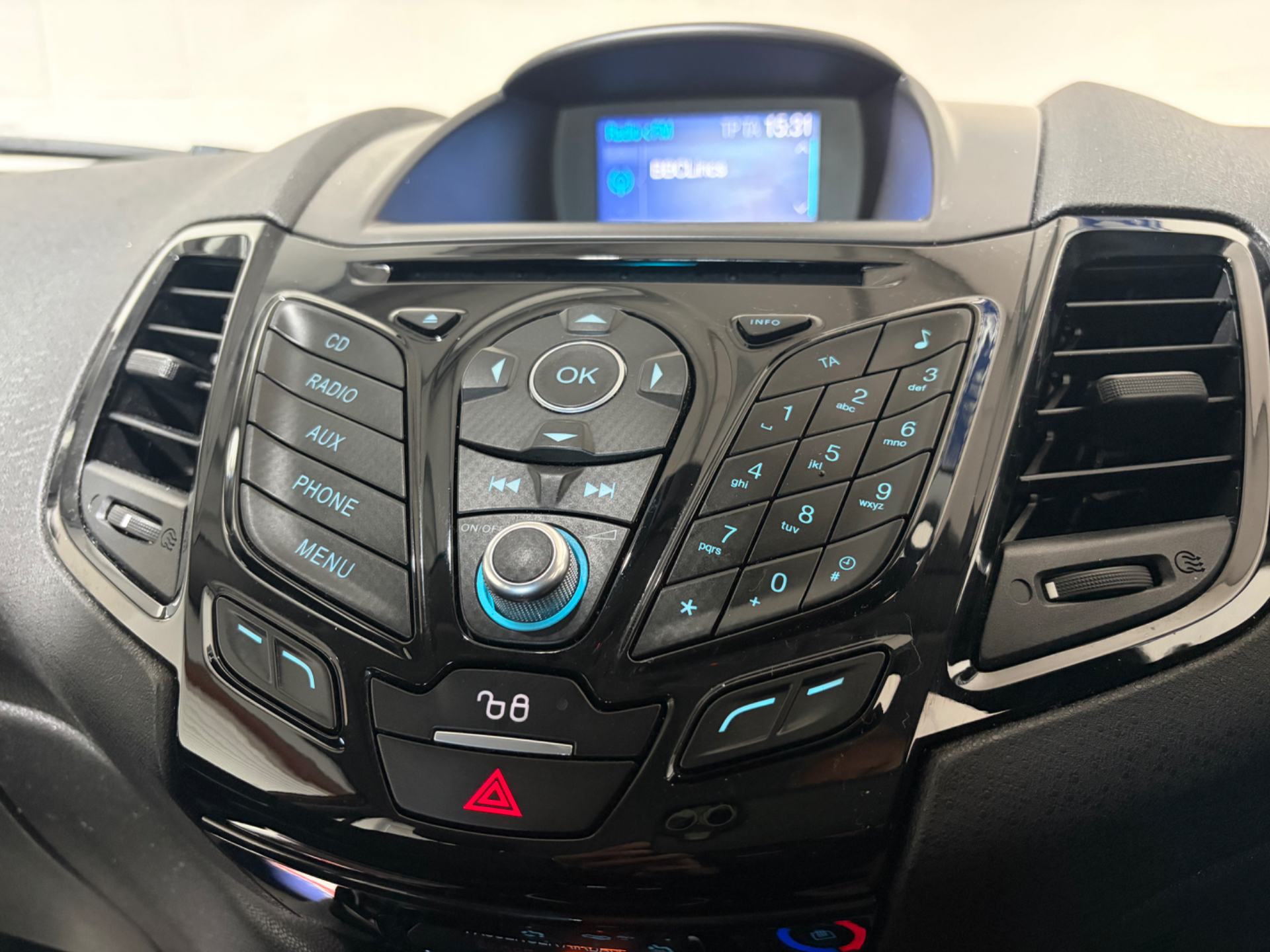 2016 Ford Fiesta thumbnail 22