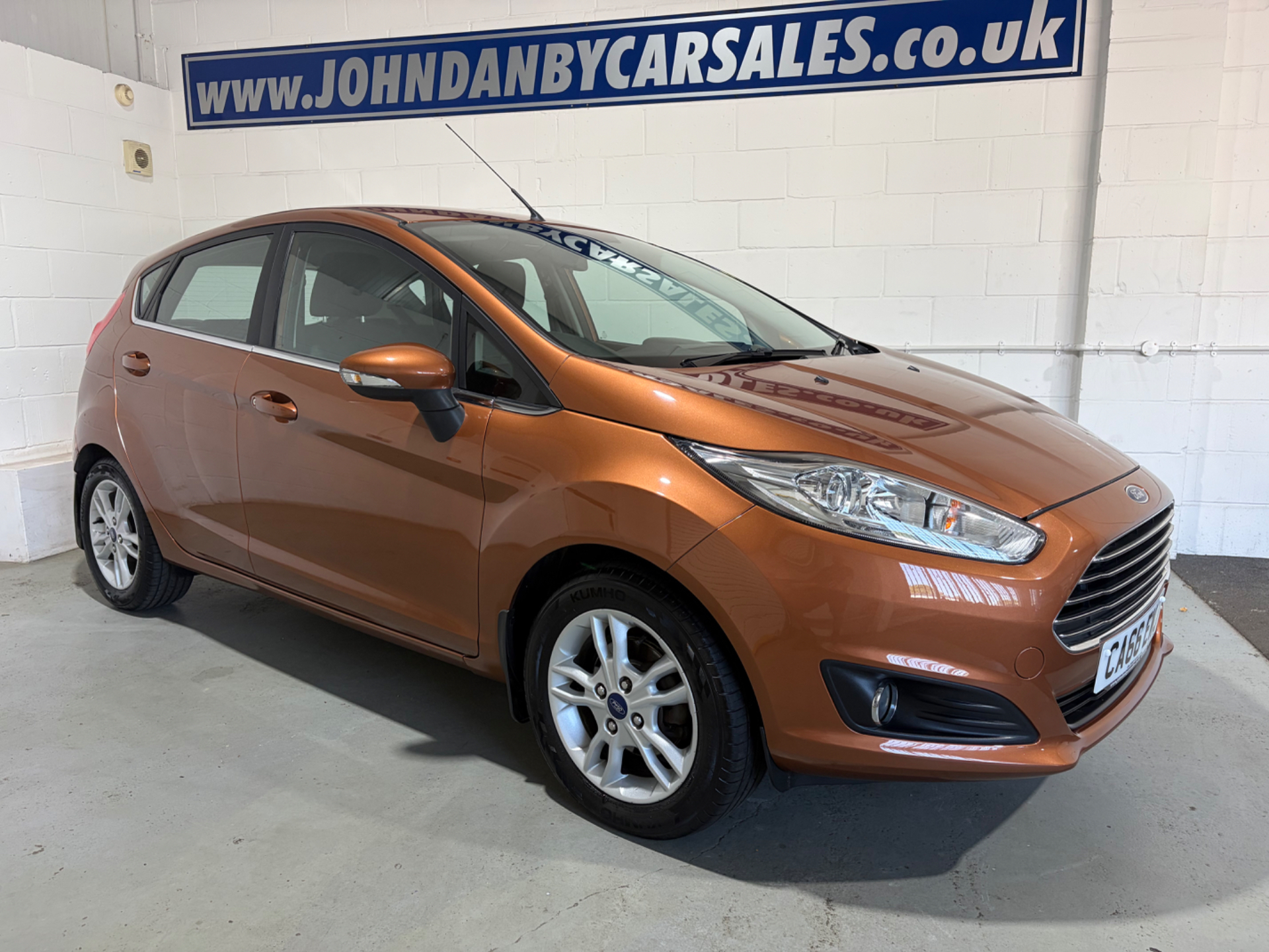 2016 Ford Fiesta thumbnail 2