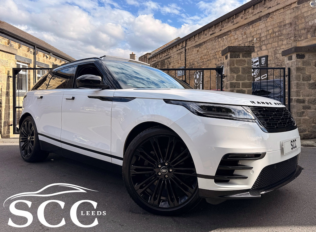 OSTUNI PEARL WHITE 2023 Land Rover Range Rover Velar Estate All-wheel drive Automatic