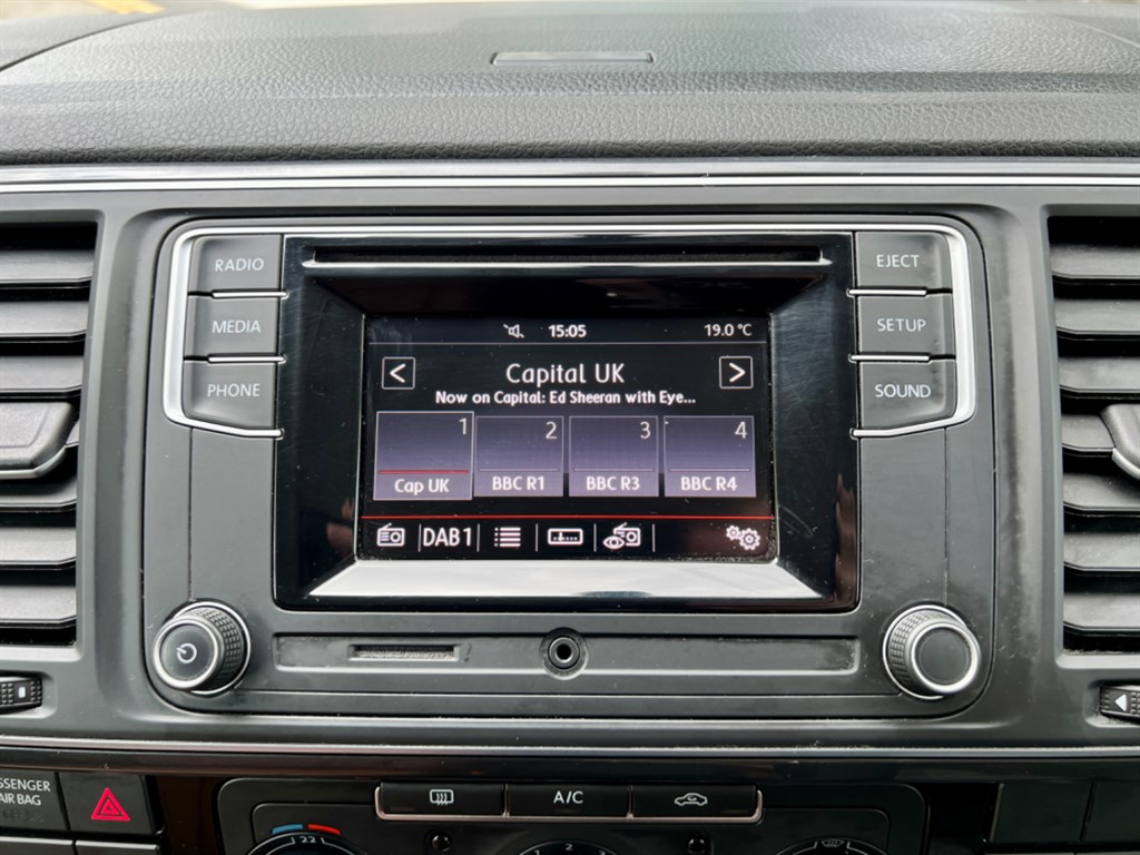 VW Navigation Ausbau./Navigation Car Radio remove 