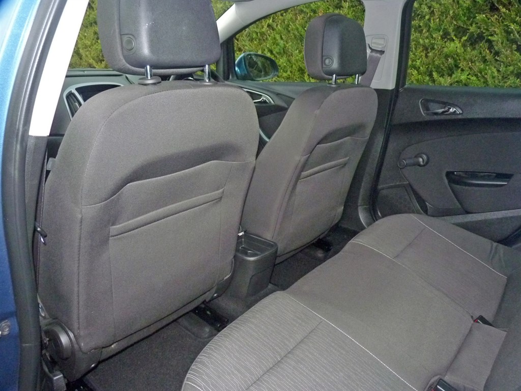 does vauxhall astra 2010 have isofix