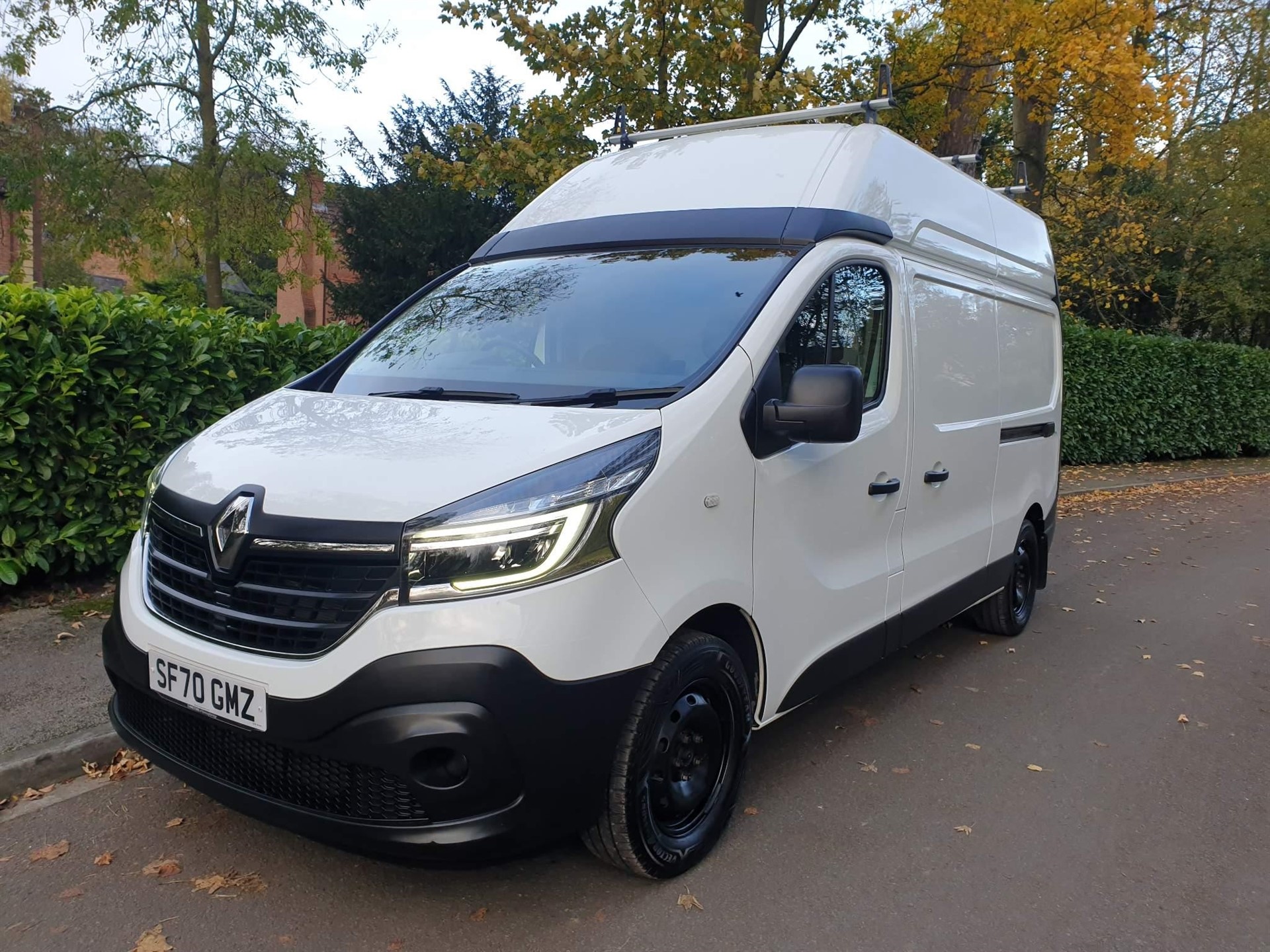 Renault high top store van