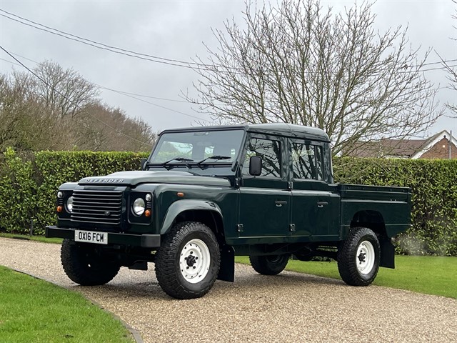 Used Land Rover Defenders in Chelmsford, Essex | T. ELLIOTT LAND ROVERS ...