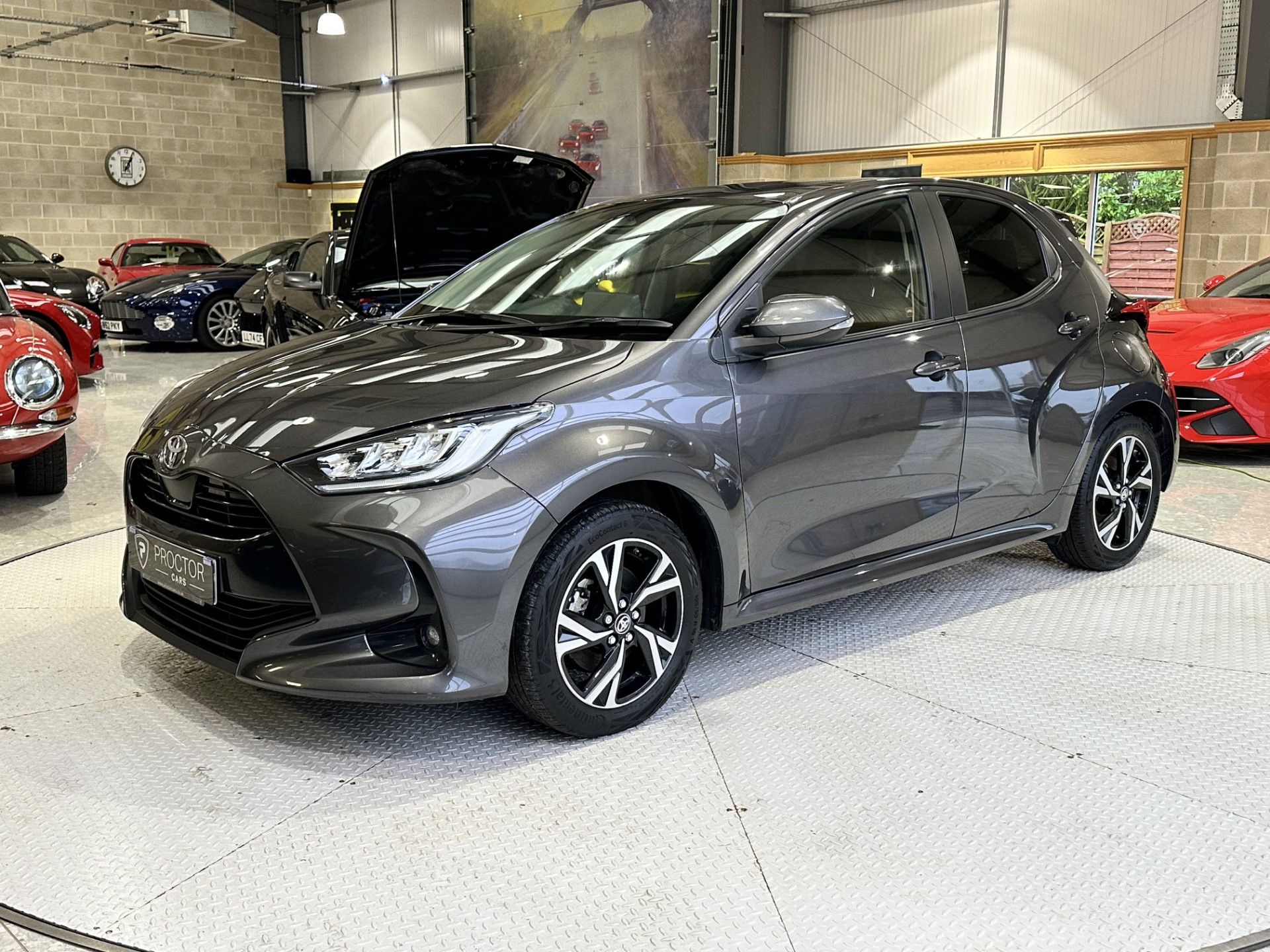 2024 Toyota Yaris 1.5 VVT-h D...