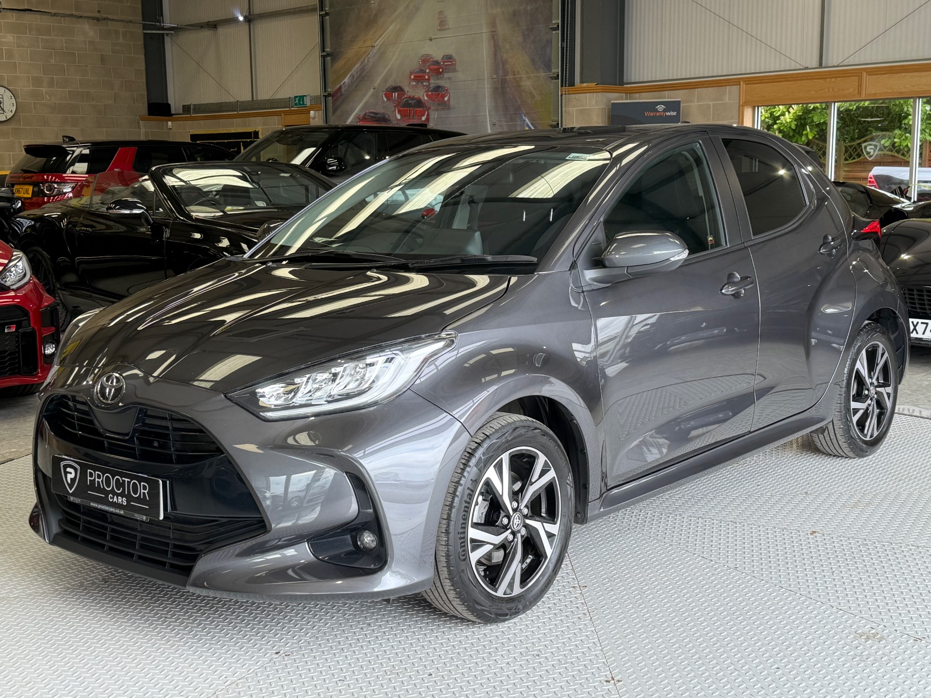 2024 Toyota Yaris 1.5 VVT-h D...