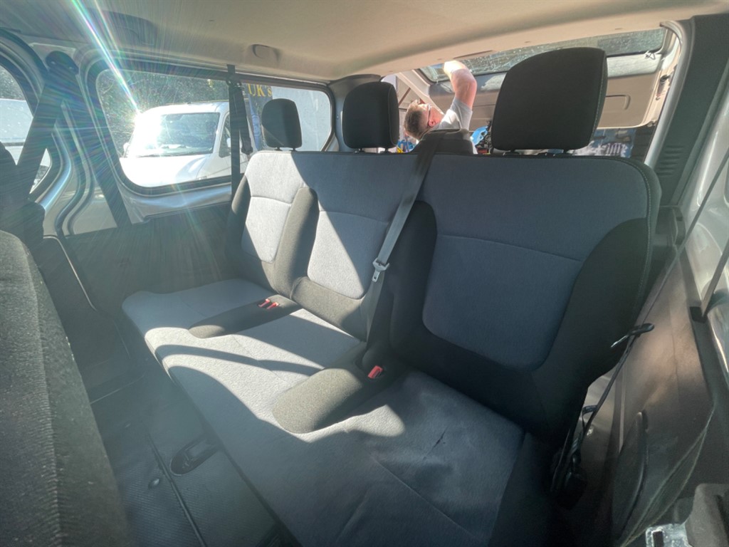 Used vauxhall orders vivaro 9 seater