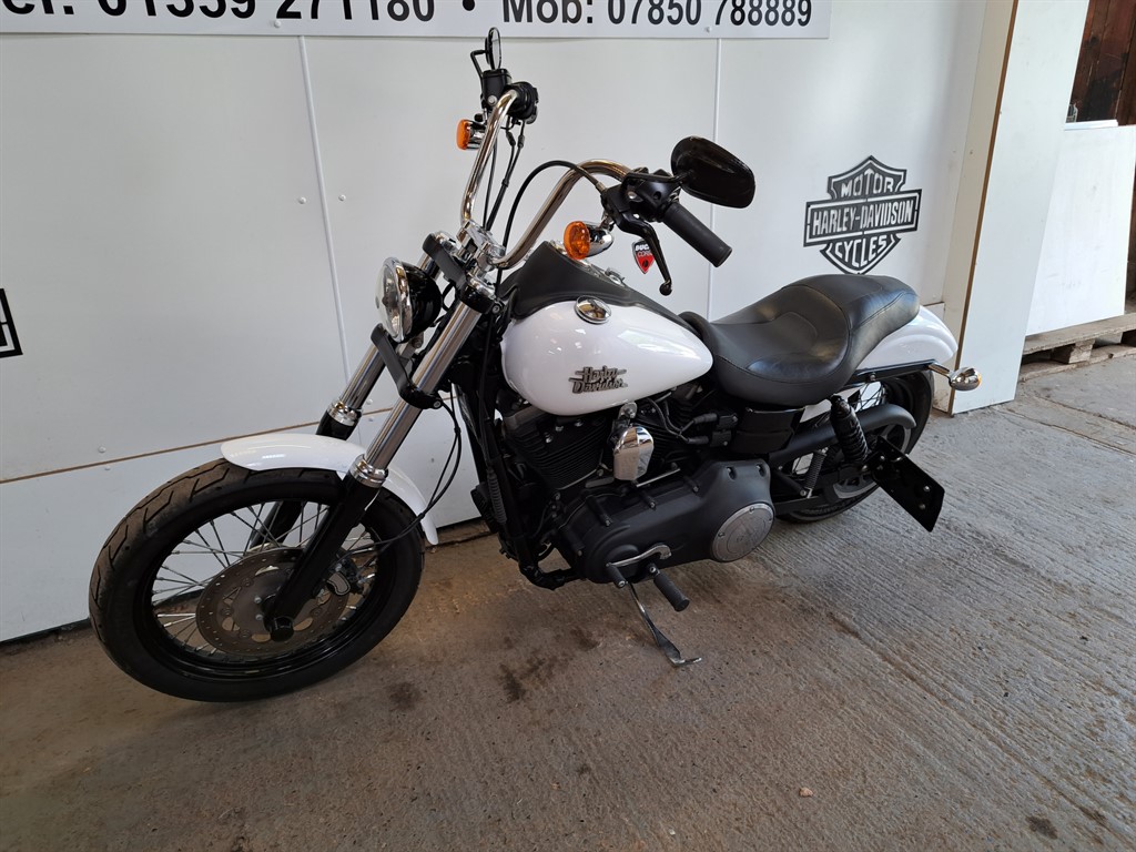 harley davidson street bob white