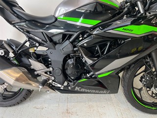 Used Kawasaki Ninja 125 from GL Cars