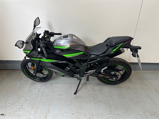 Used Kawasaki Ninja 125 from GL Cars
