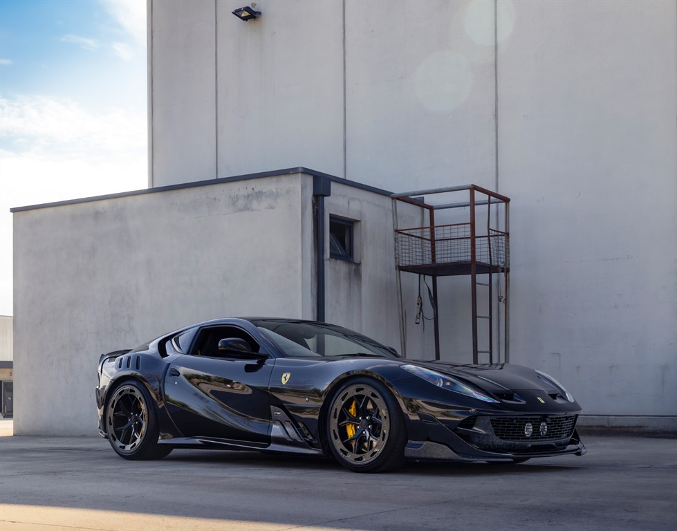 Ferrari 812 | Onyx | London