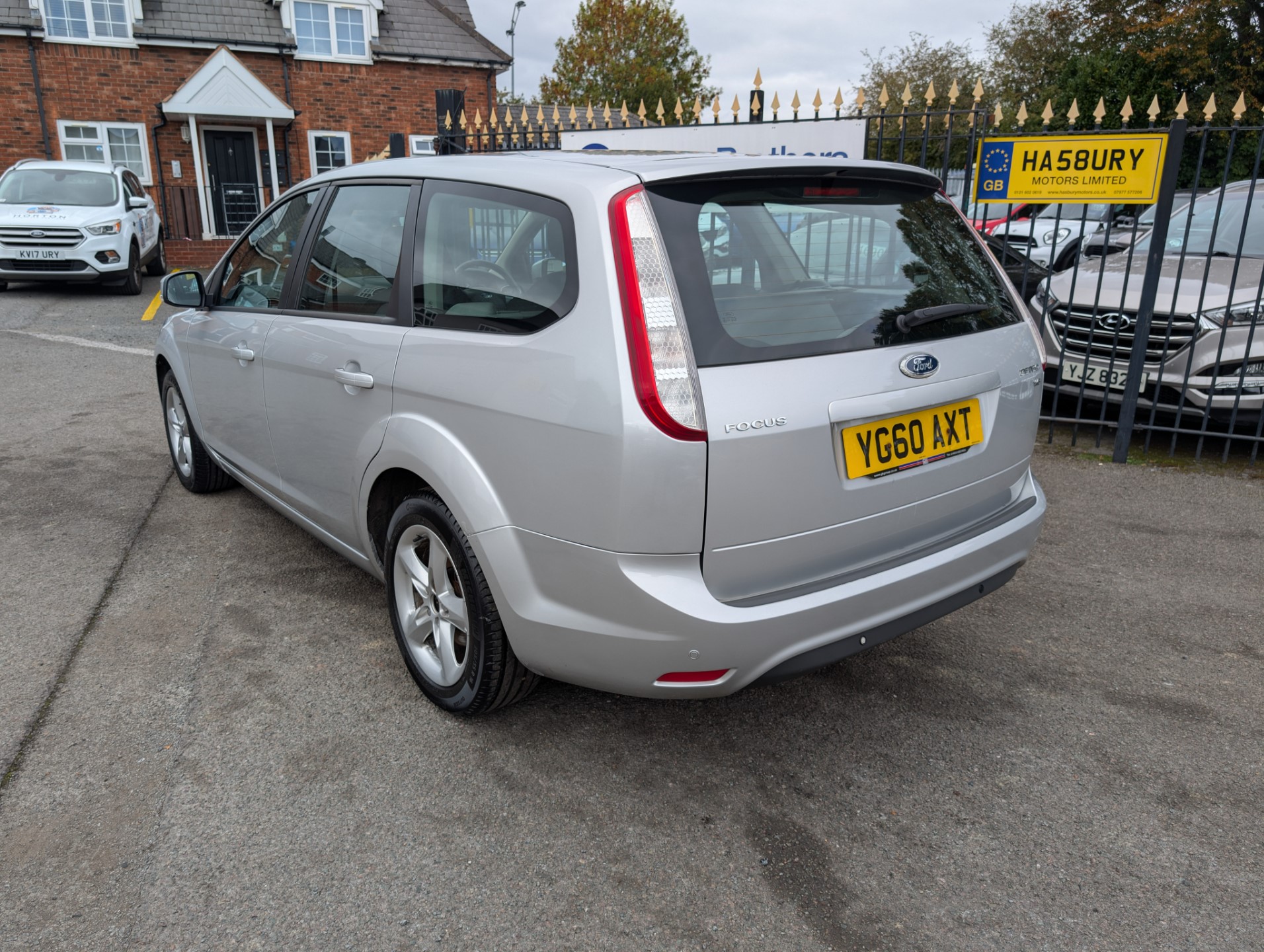 2010 Ford Focus thumbnail 11