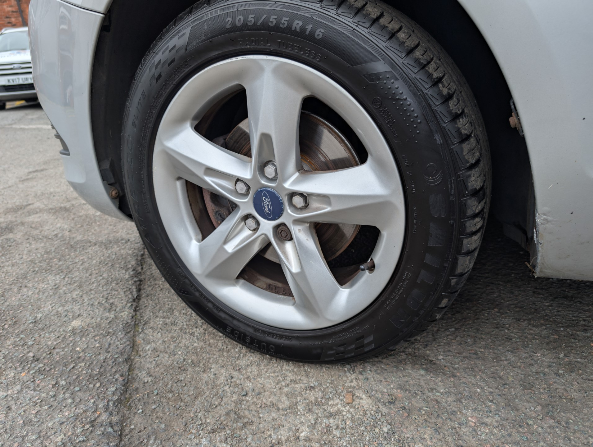 2010 Ford Focus thumbnail 5