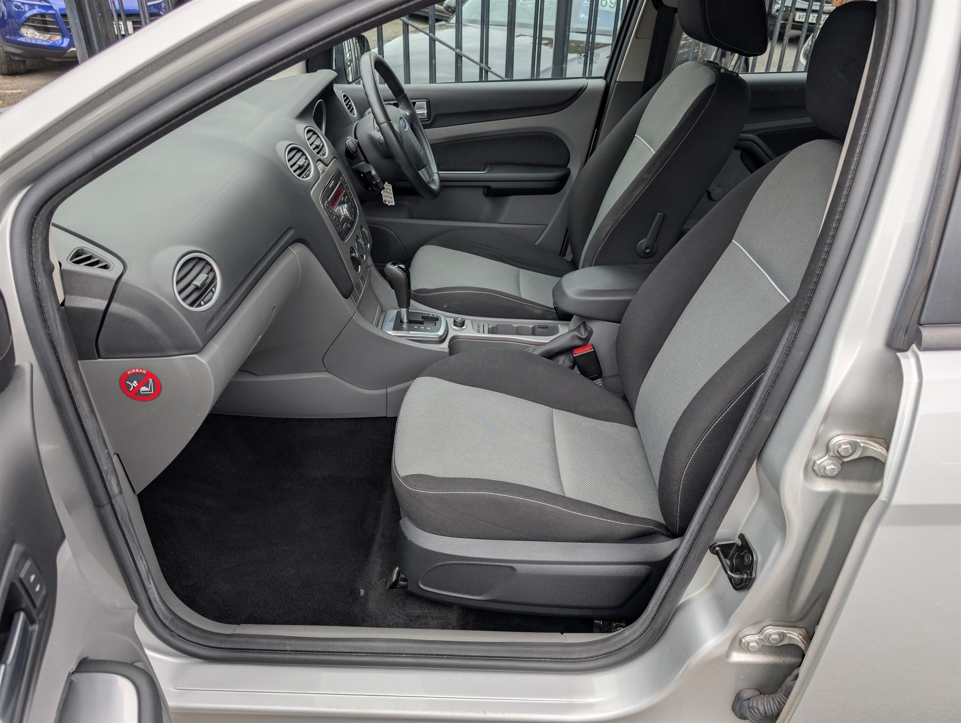 2010 Ford Focus thumbnail 15
