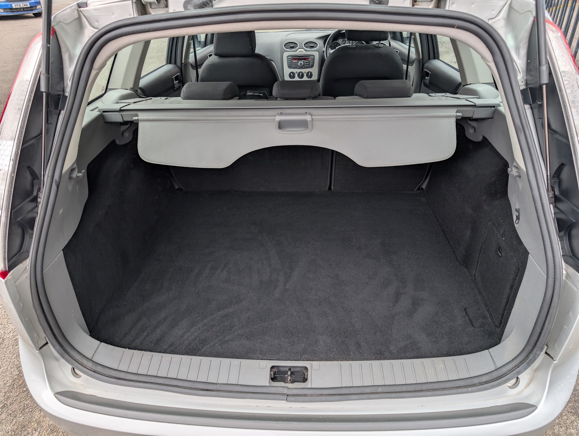 2010 Ford Focus thumbnail 14