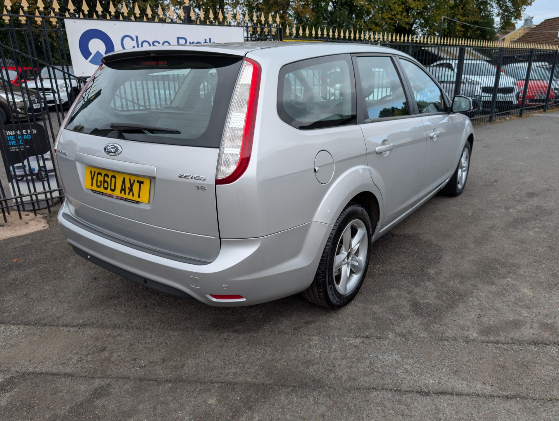 2010 Ford Focus thumbnail 4