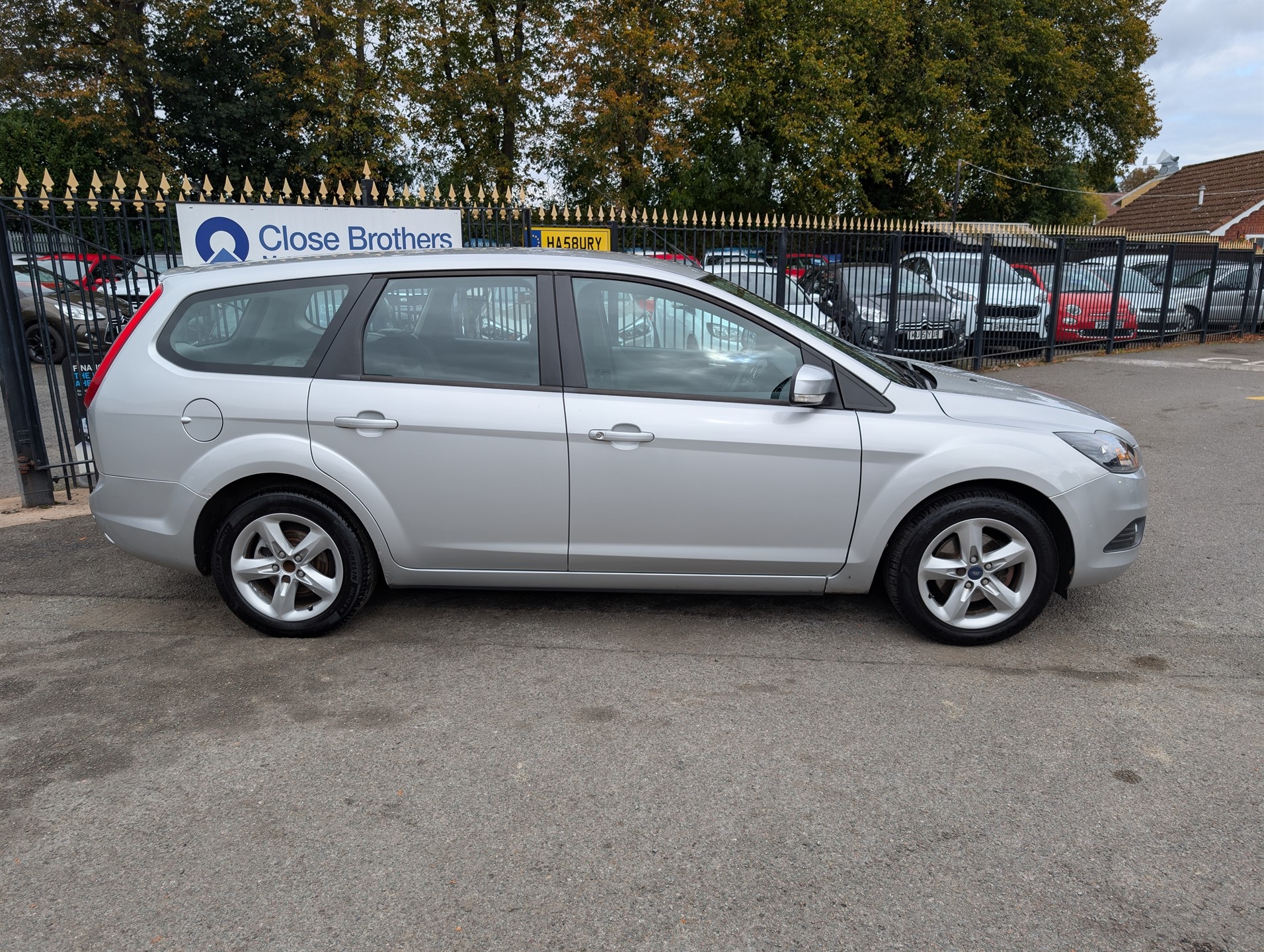 2010 Ford Focus thumbnail 3