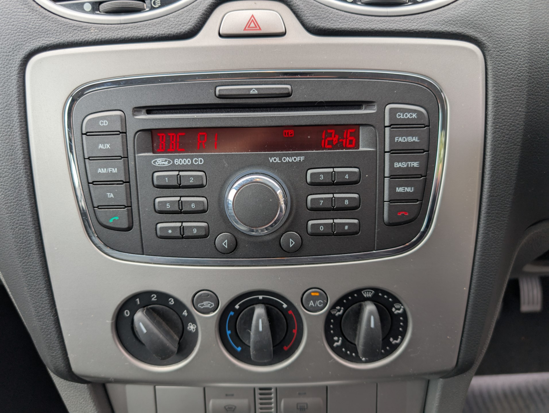 2010 Ford Focus thumbnail 21