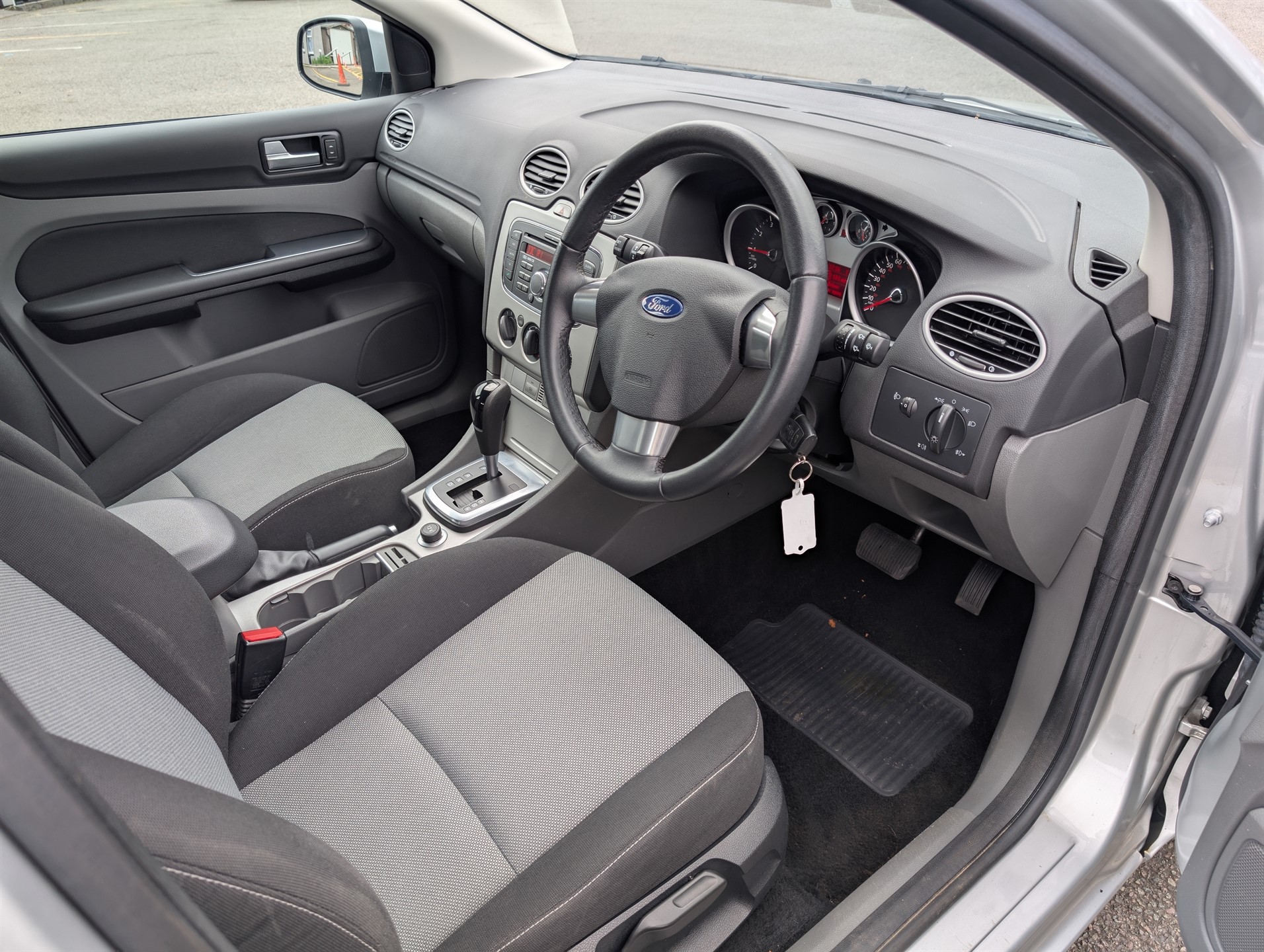 2010 Ford Focus thumbnail 20