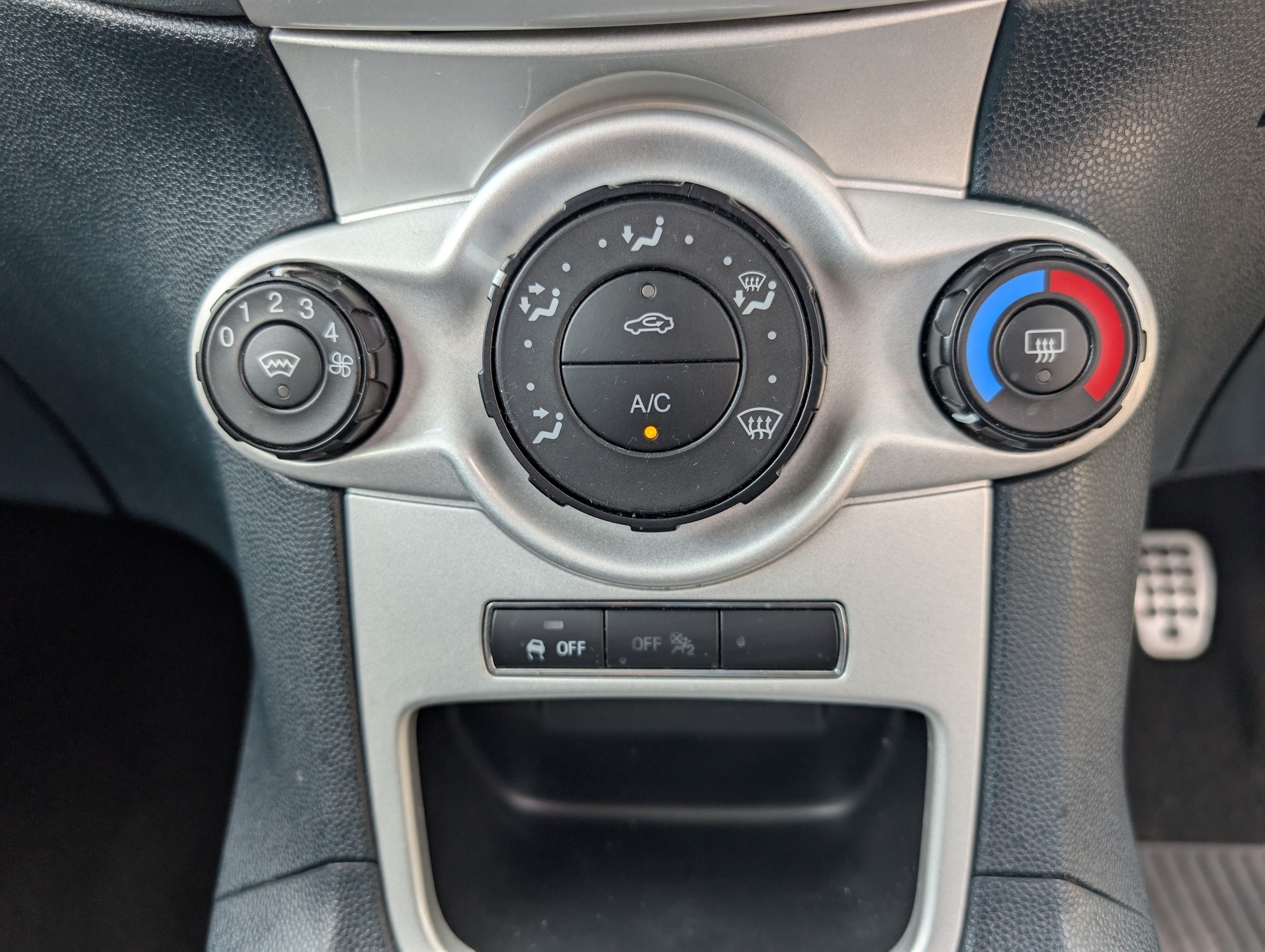 2010 Ford Fiesta thumbnail 23