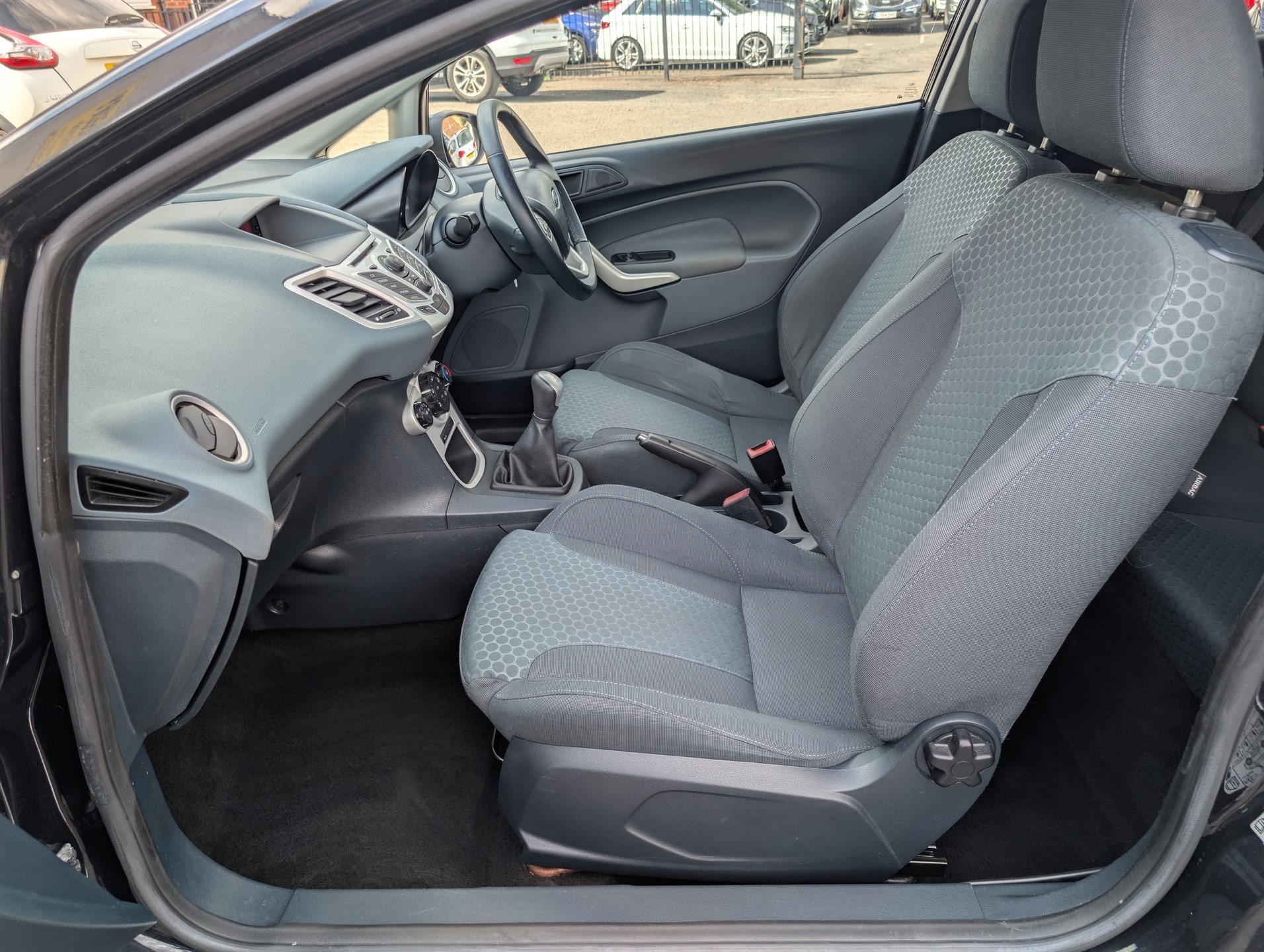 2010 Ford Fiesta thumbnail 11