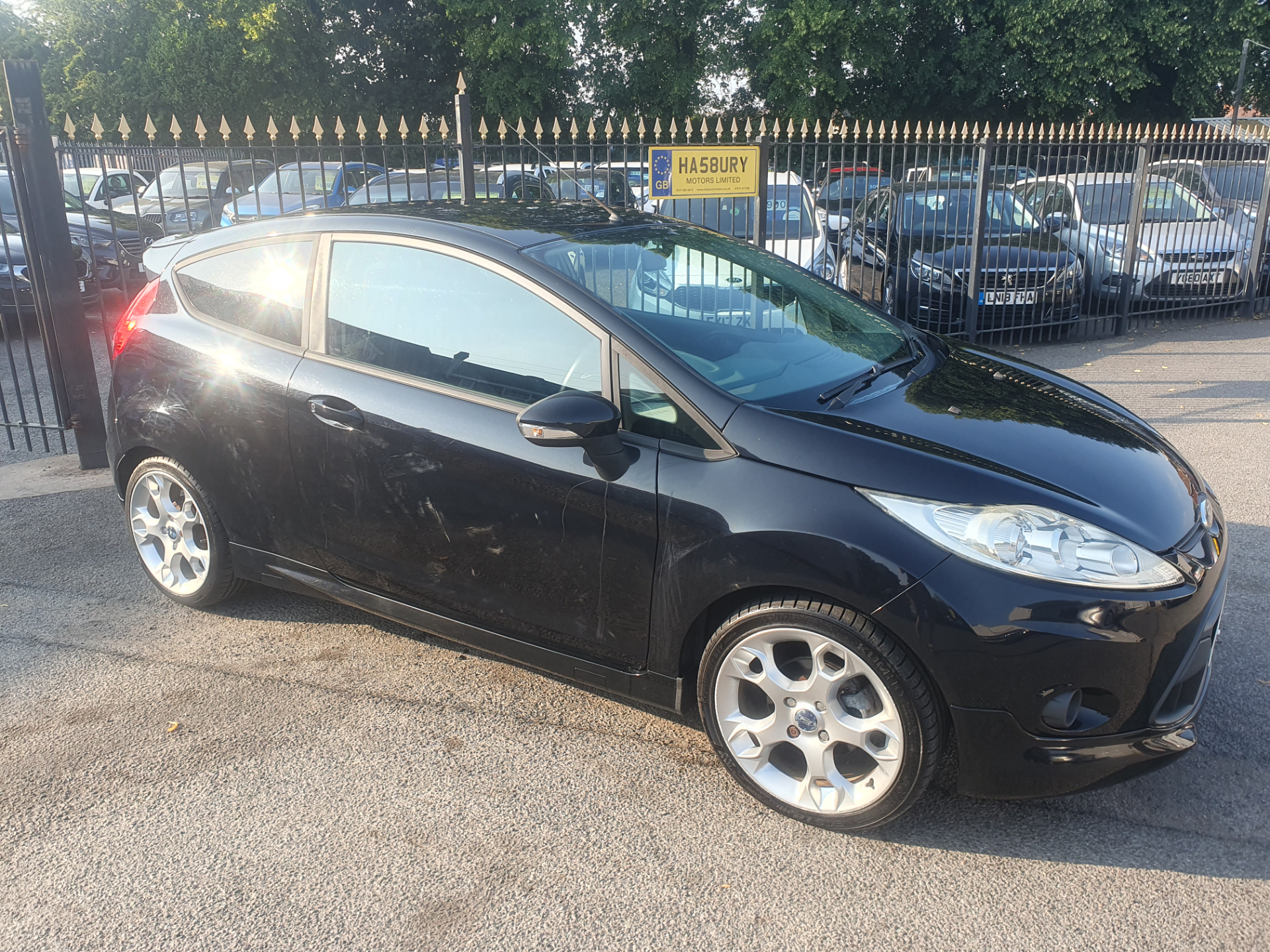 2010 Ford Fiesta — photo 1 of 5