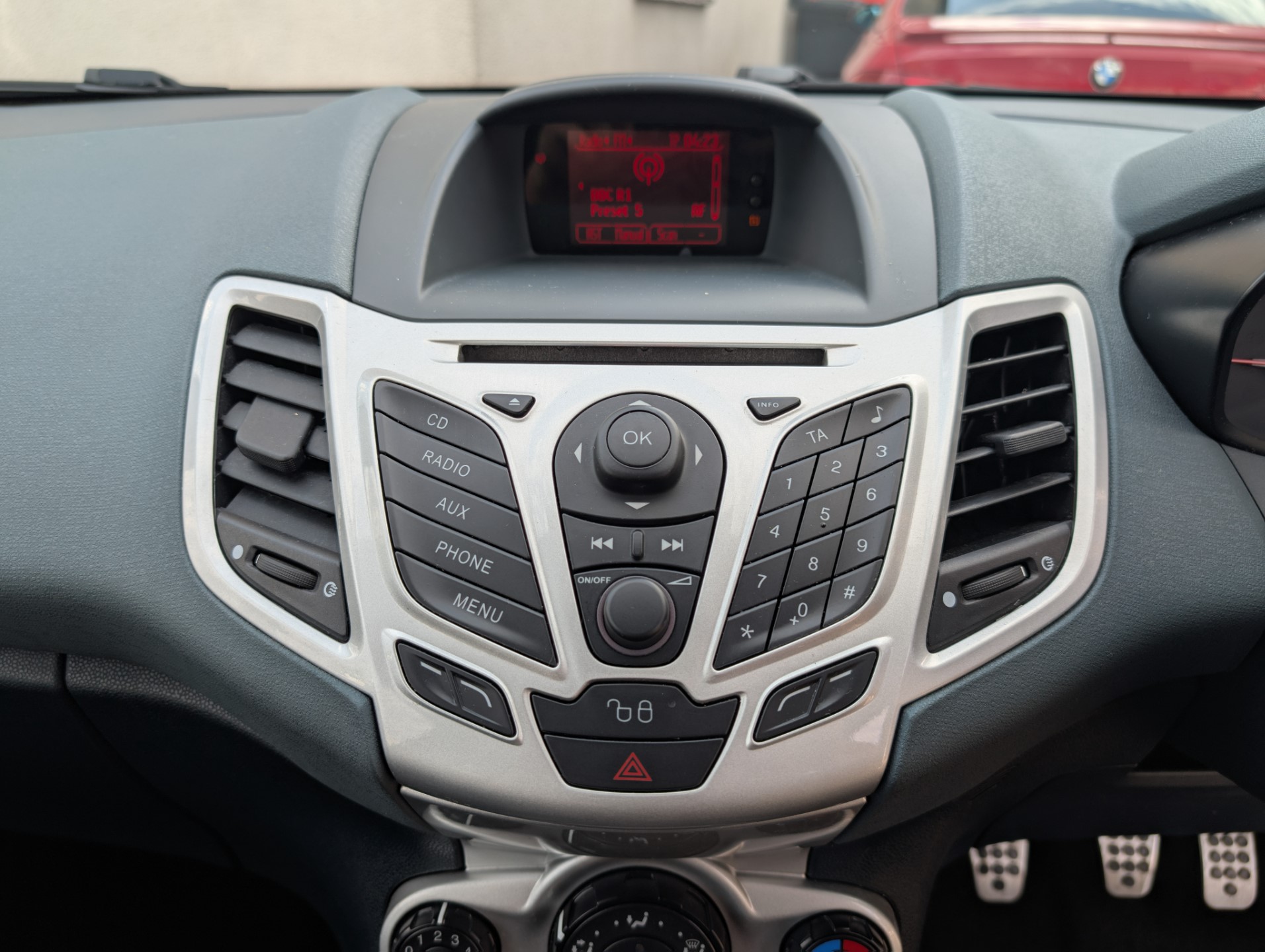2010 Ford Fiesta thumbnail 13