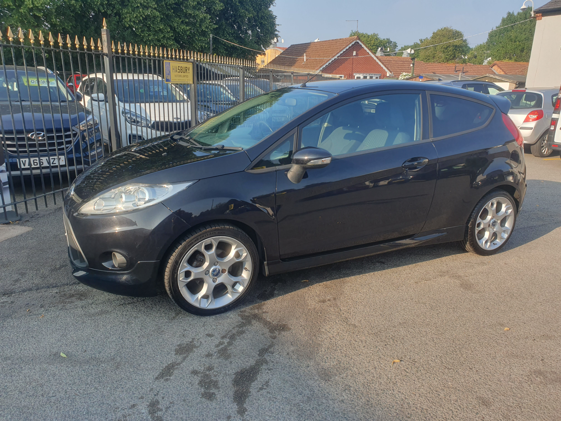 2010 Ford Fiesta thumbnail 2