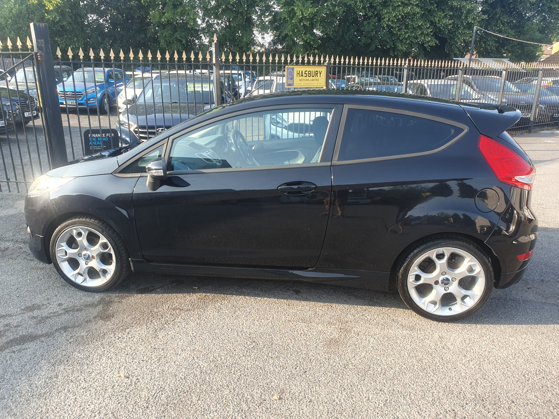 2010 Ford Fiesta thumbnail 4