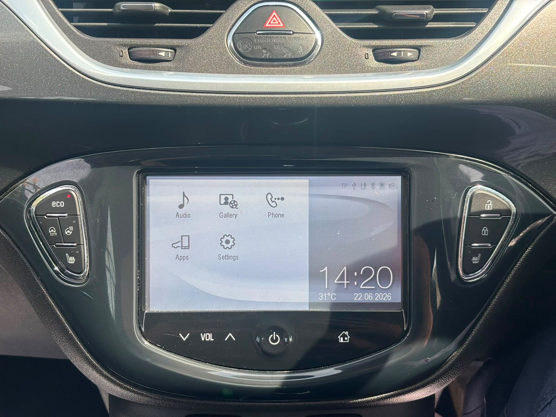 2015 Vauxhall Corsa thumbnail 19
