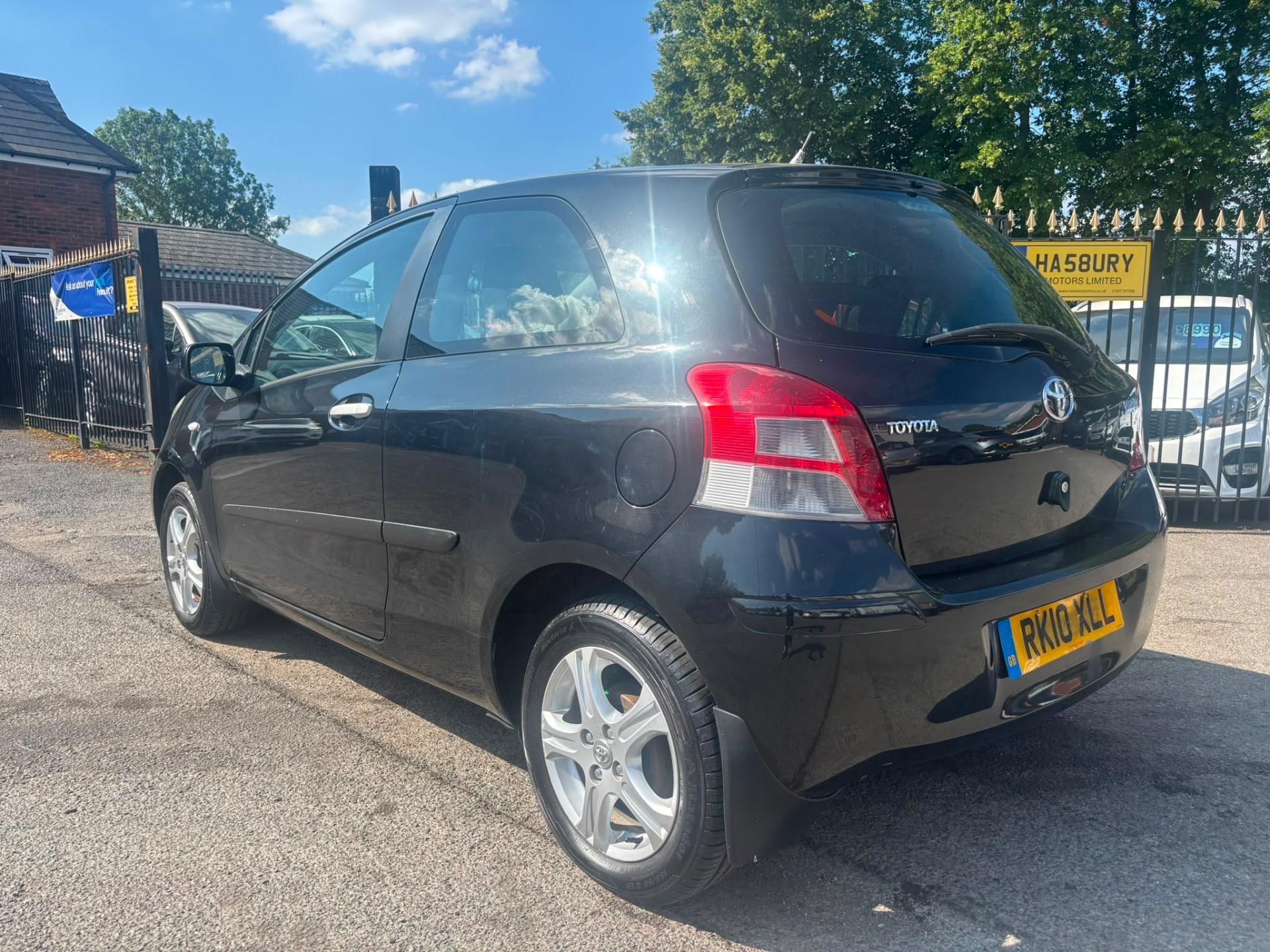 2010 Toyota Yaris thumbnail 16