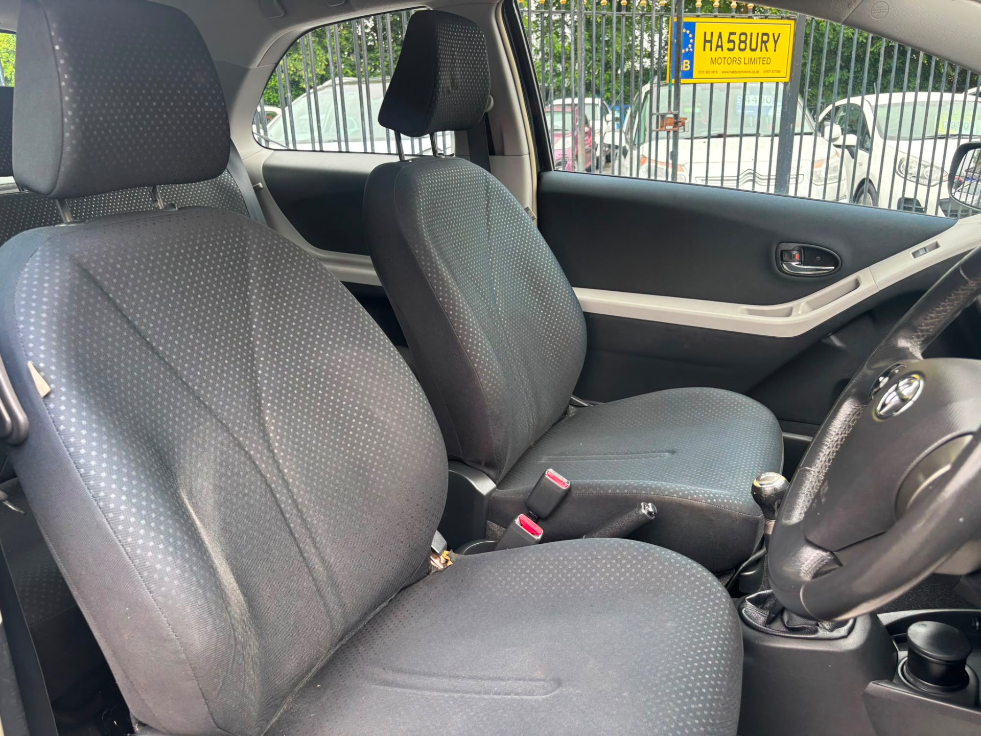 2010 Toyota Yaris thumbnail 8
