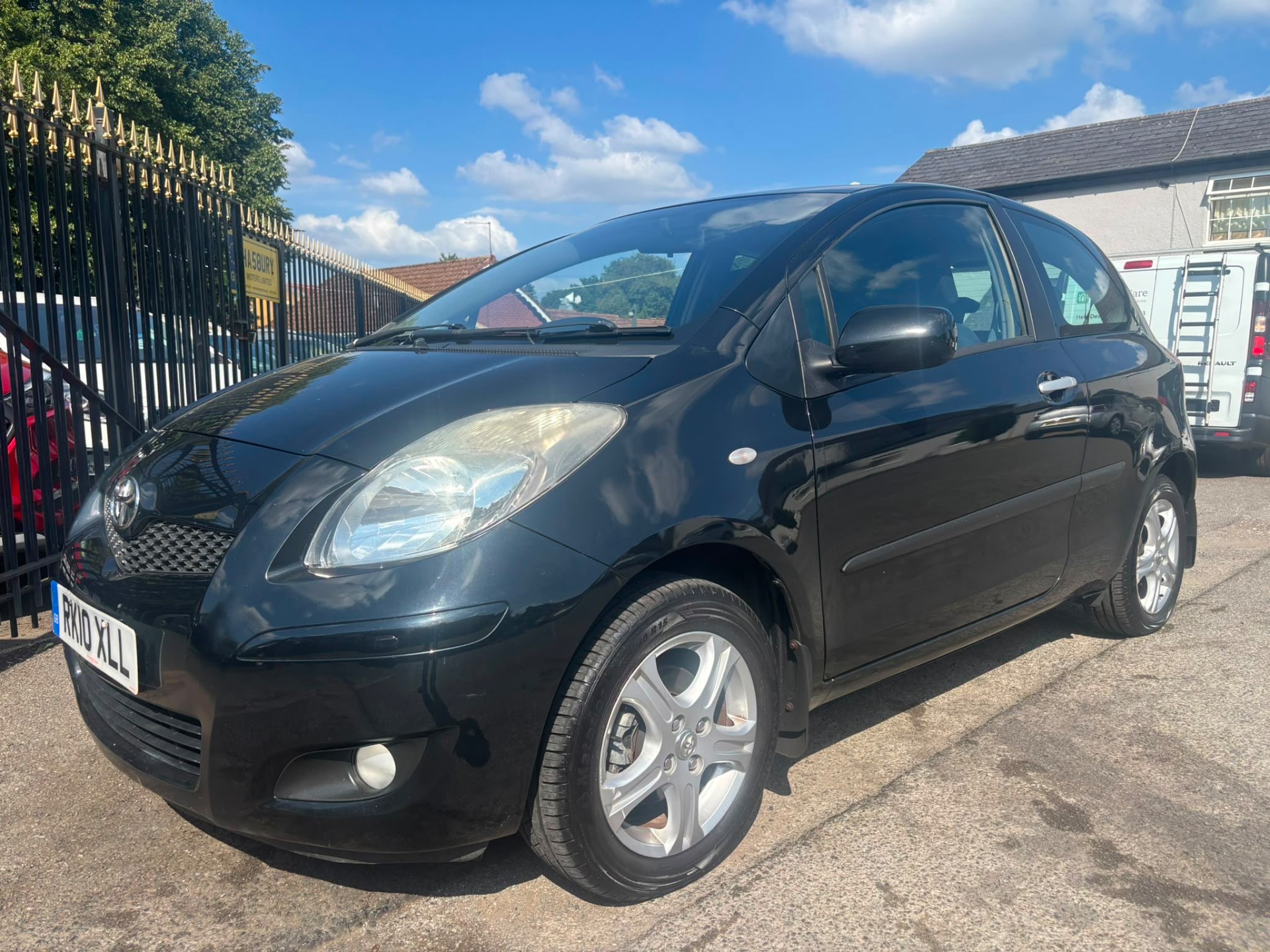 2010 Toyota Yaris thumbnail 12