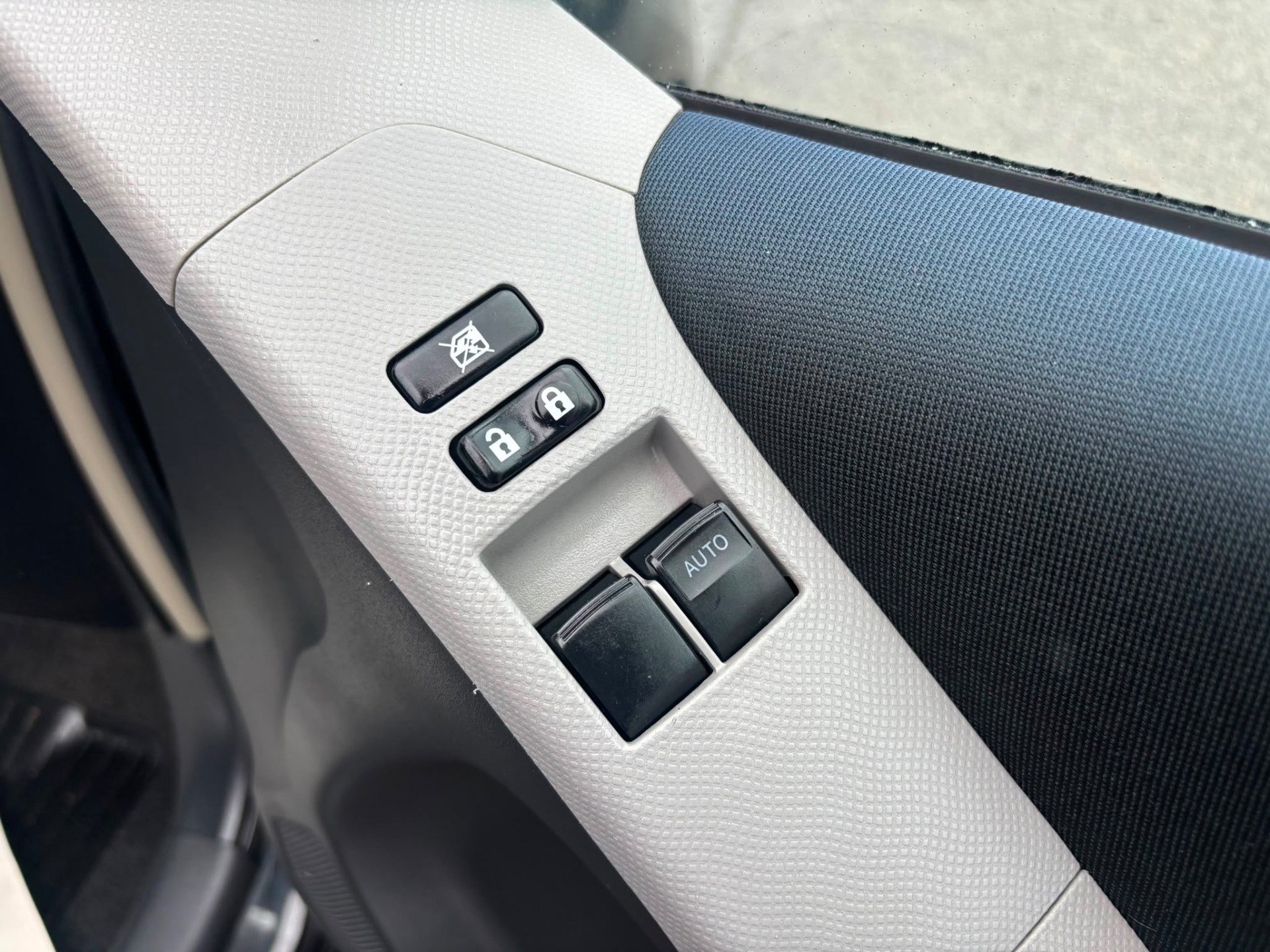 2010 Toyota Yaris thumbnail 15