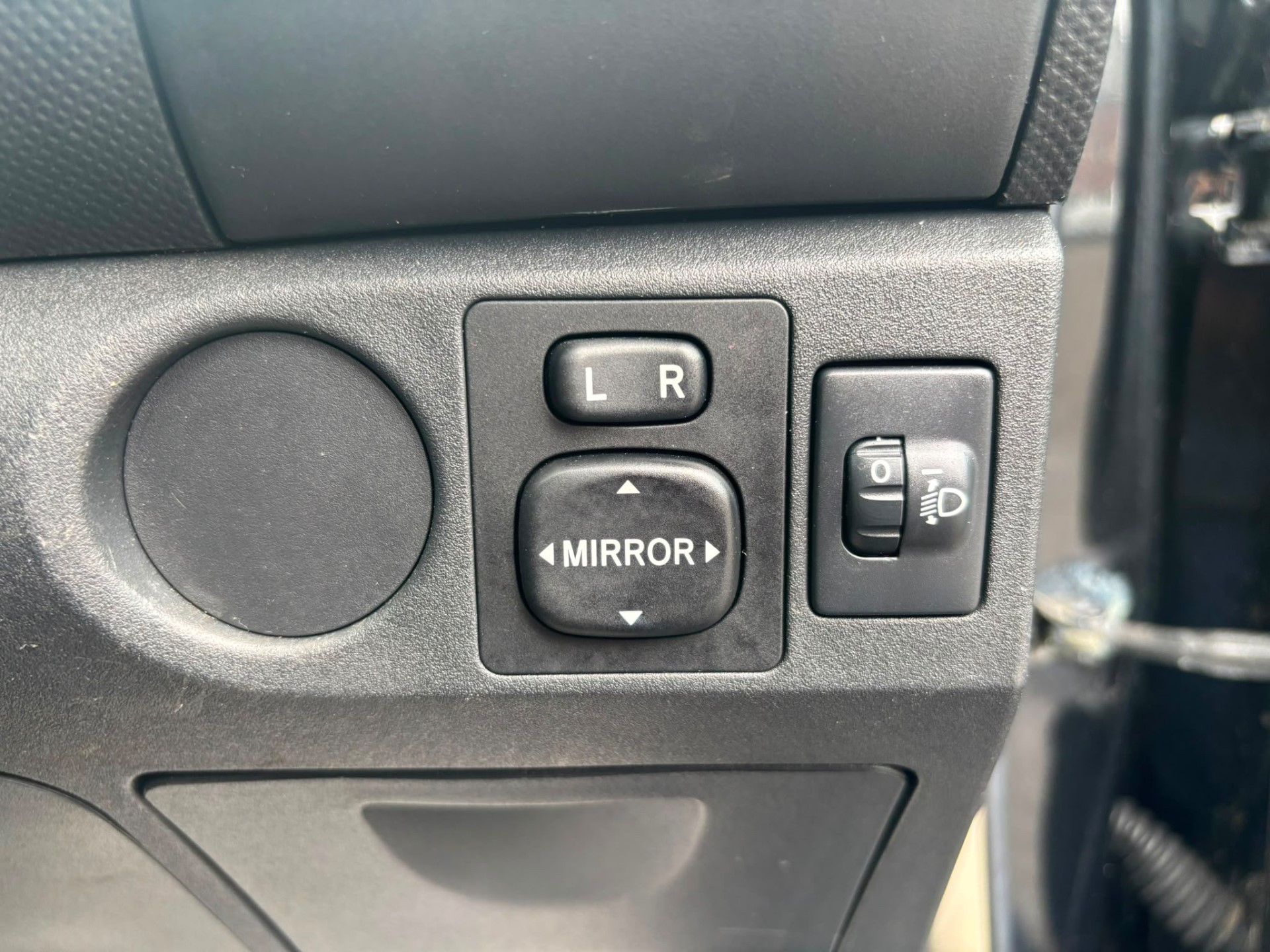 2010 Toyota Yaris thumbnail 17