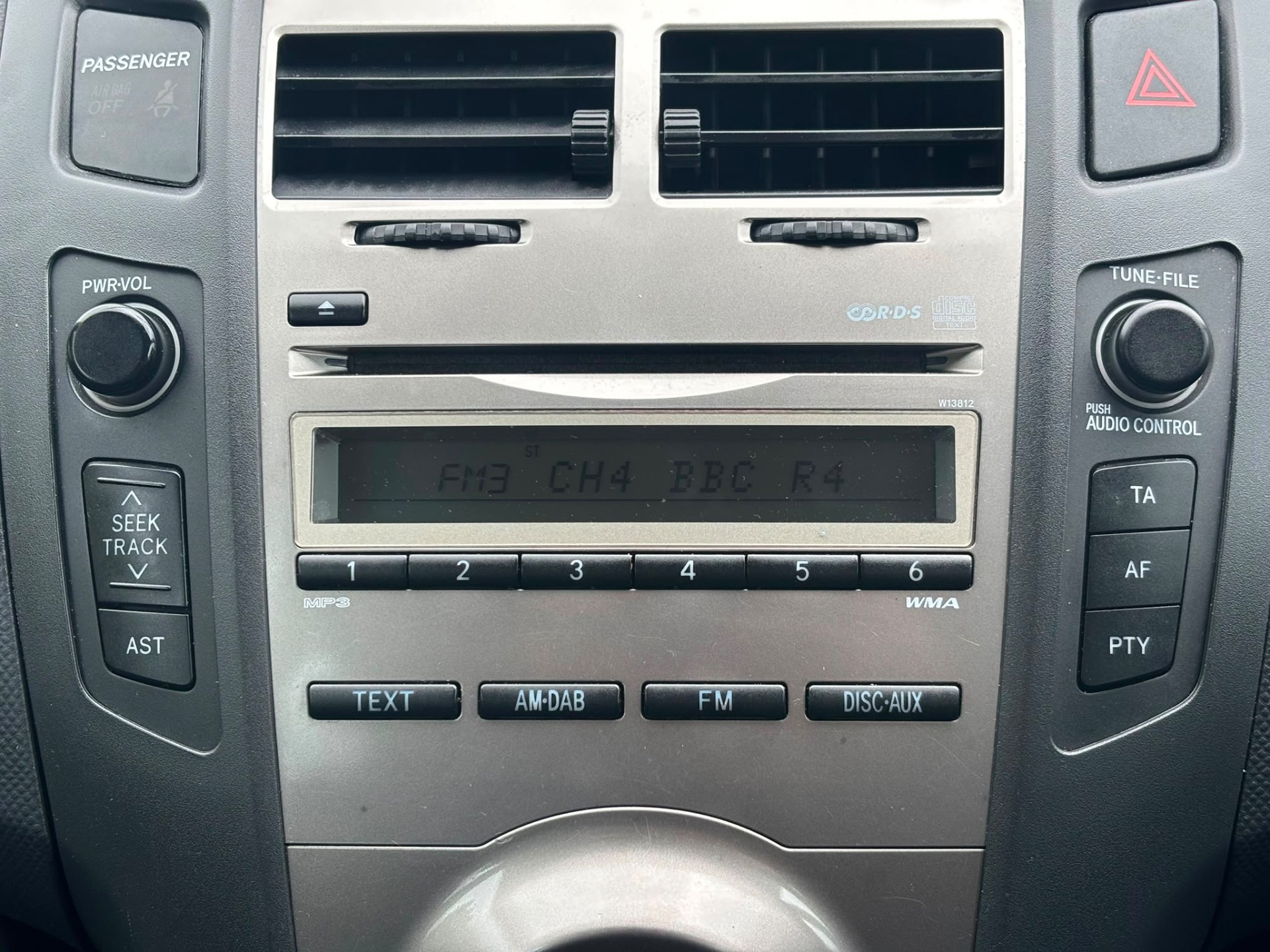 2010 Toyota Yaris thumbnail 3